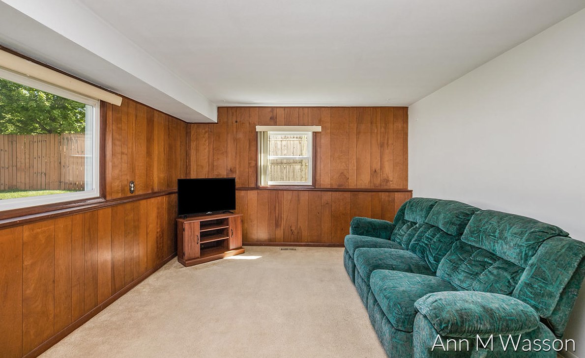 923 Kelsey St, Grand Rapids MI  49505-3711 exterior