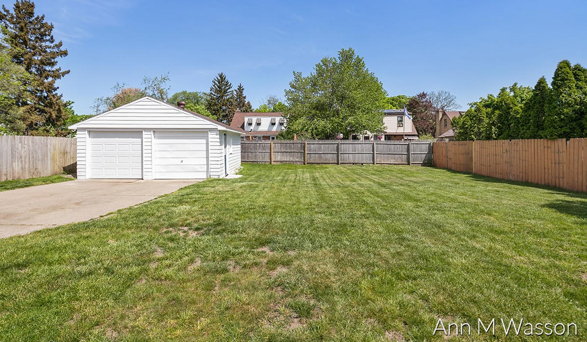 923 Kelsey St, Grand Rapids MI  49505-3711 exterior