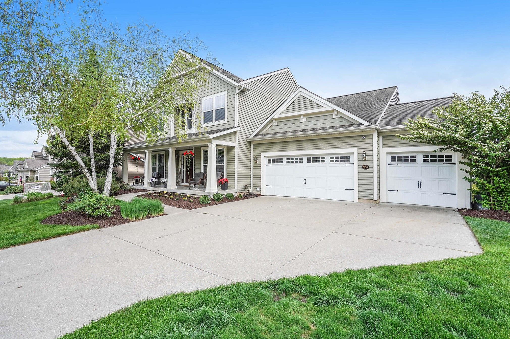 3154 Lowingwood Ct, Jenison, MI 49428-8677