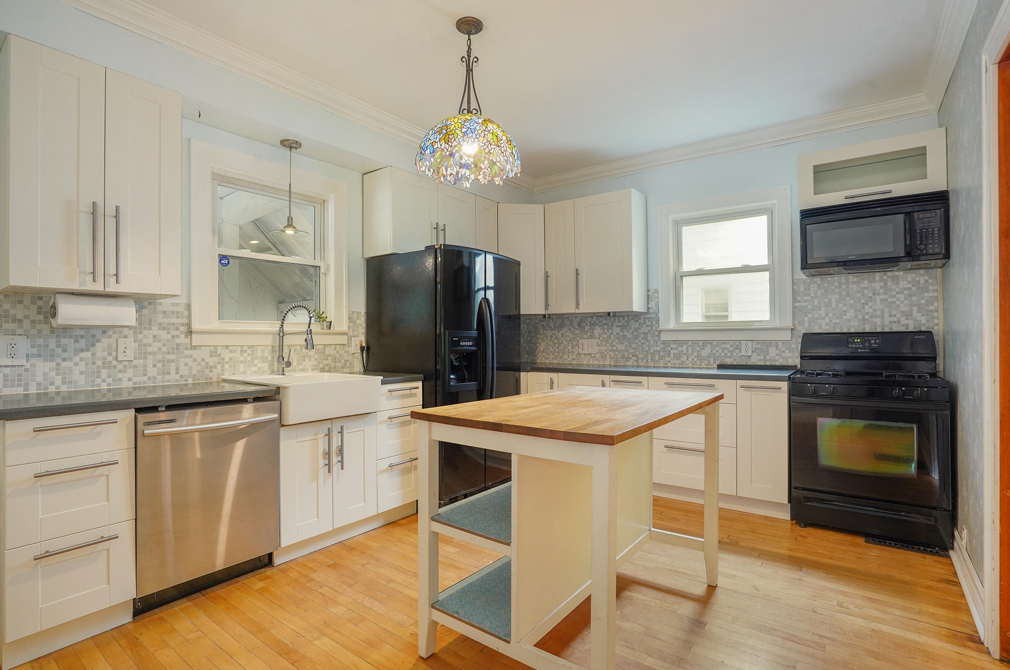 1055 Walker Ave, Grand Rapids MI  49504-4376 exterior