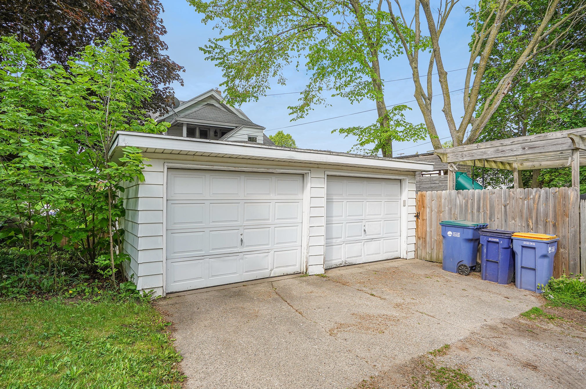 1055 Walker, Grand Rapids MI 49504-4063 exterior