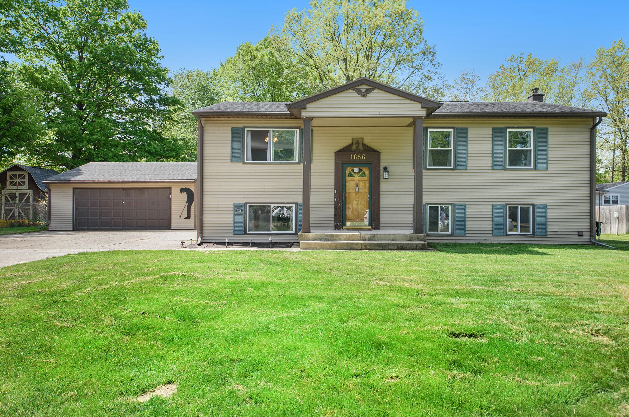 1686 Litchfield Pl, Dorr, MI 49323-9406