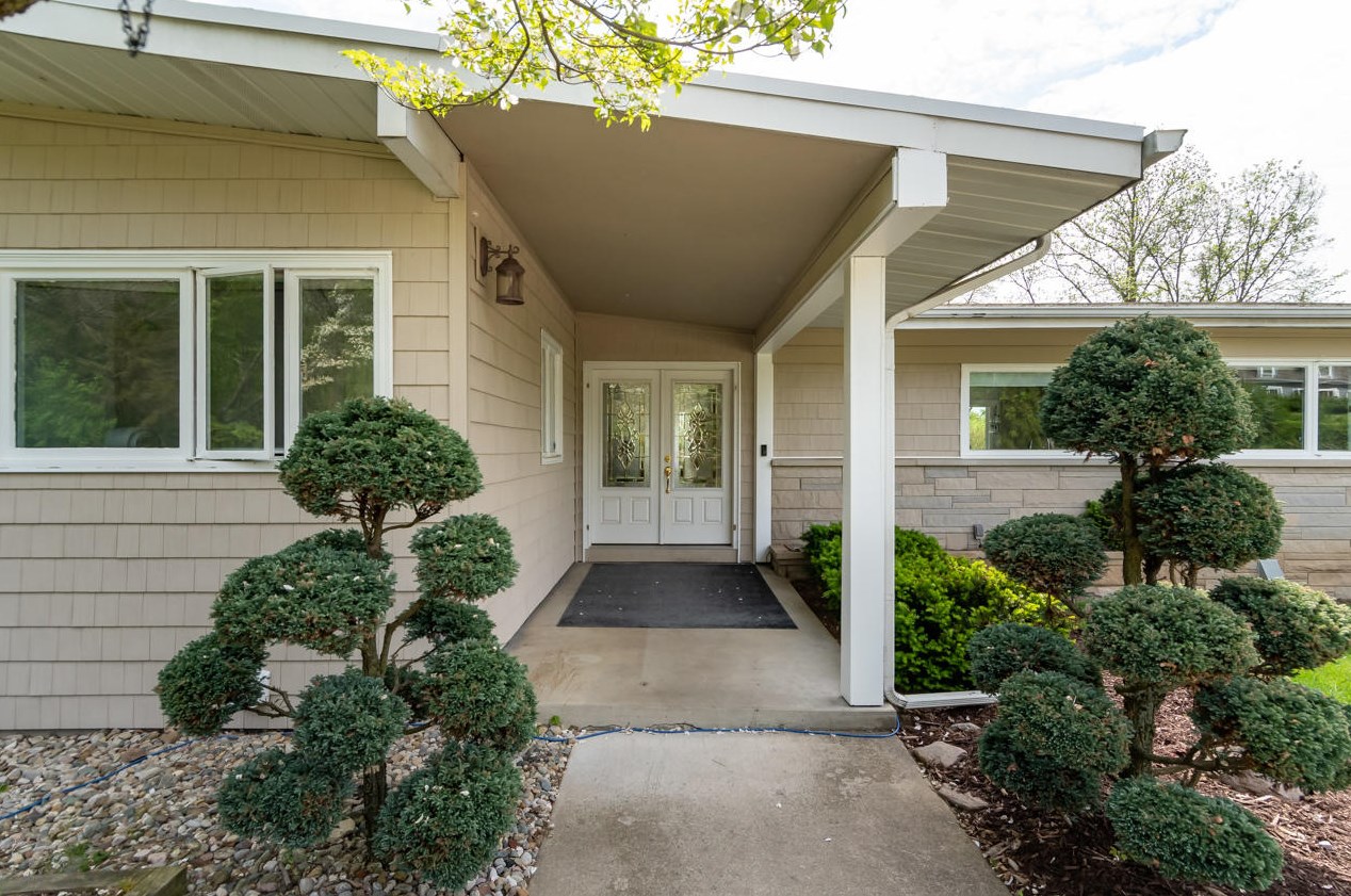 15189 Gleason Rd, Three Rivers, MI 49093