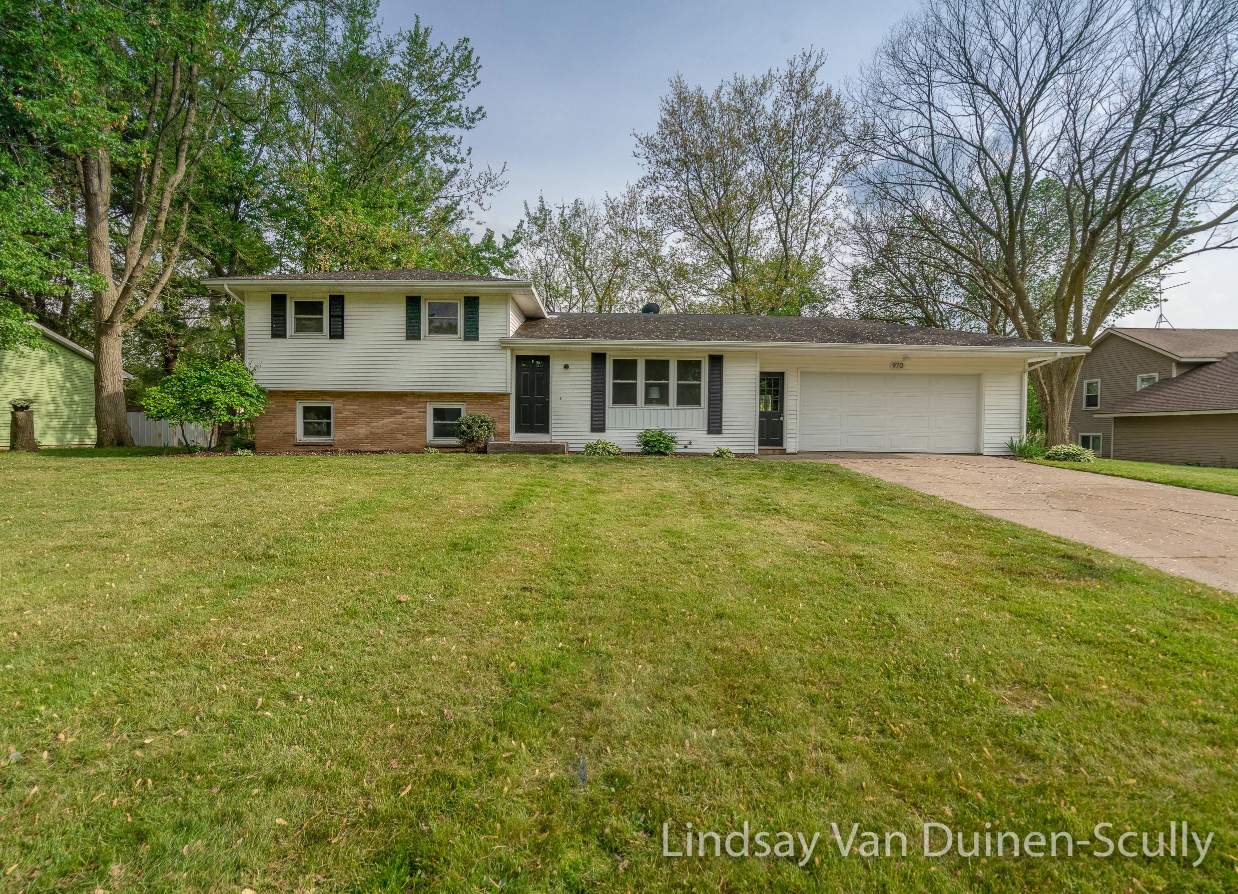 970 Meadow Ln, Jenison, MI 49428-9334