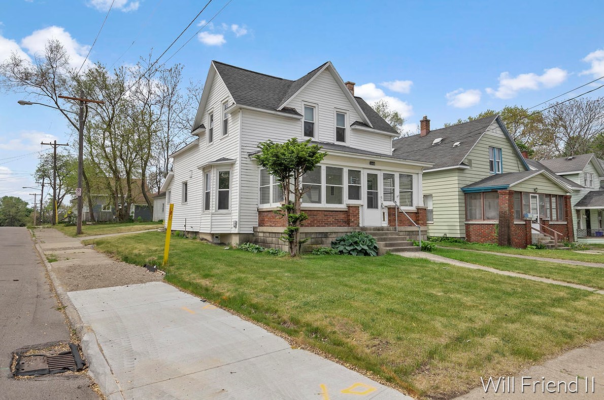 1046 Hall St, Grand Rapids, MI 49507-1942