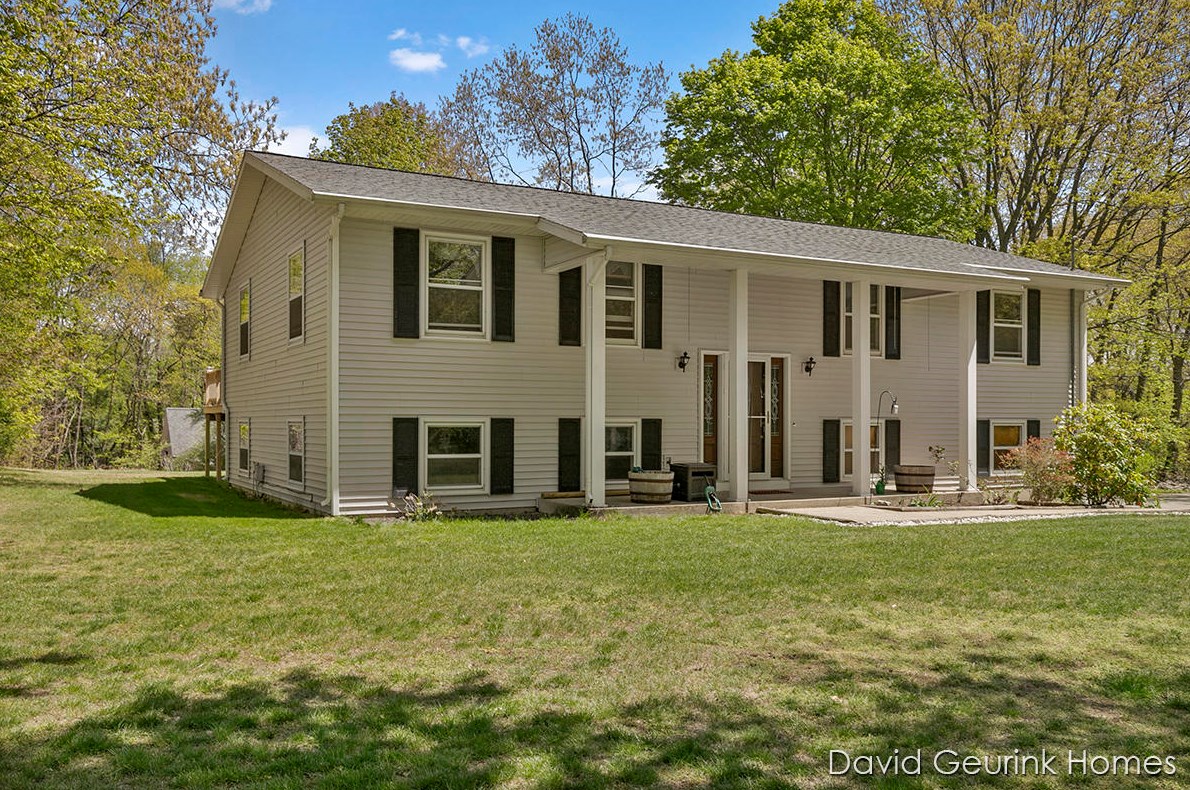 2209 Perry St, Holland, MI 49424