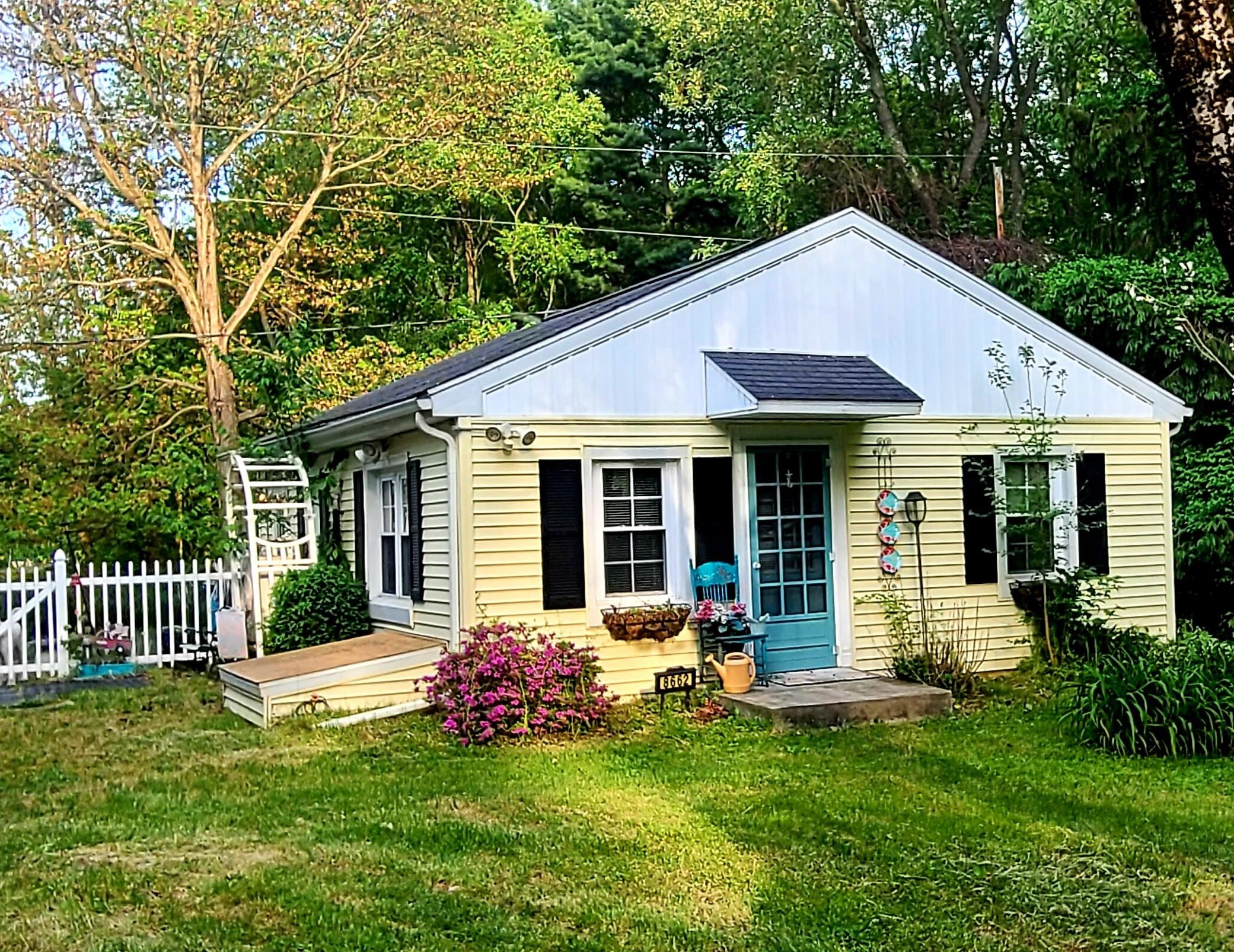 8662 N 42nd St, Augusta, MI 49012