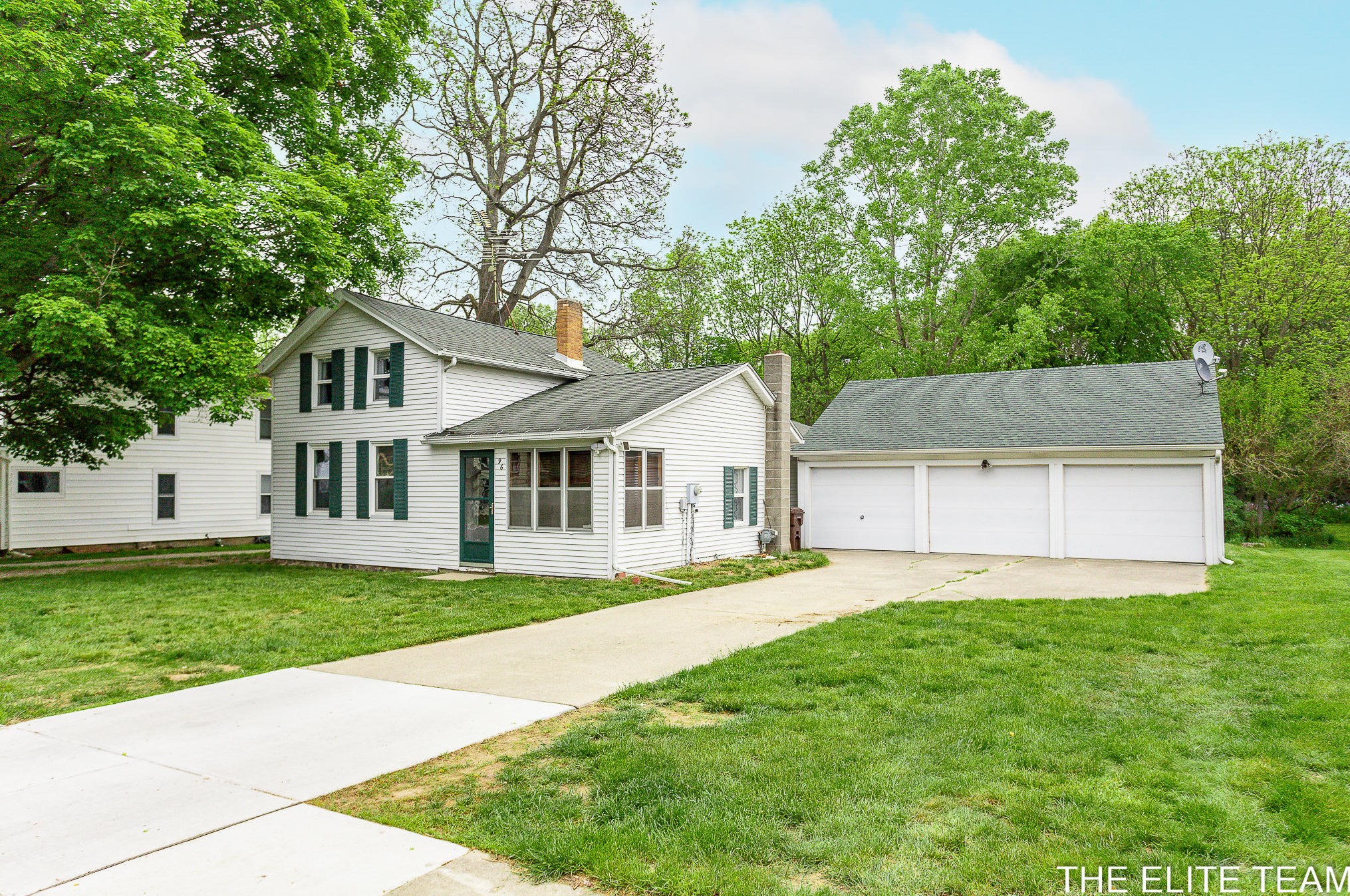 96 Center St, Saranac, MI 48881-9666