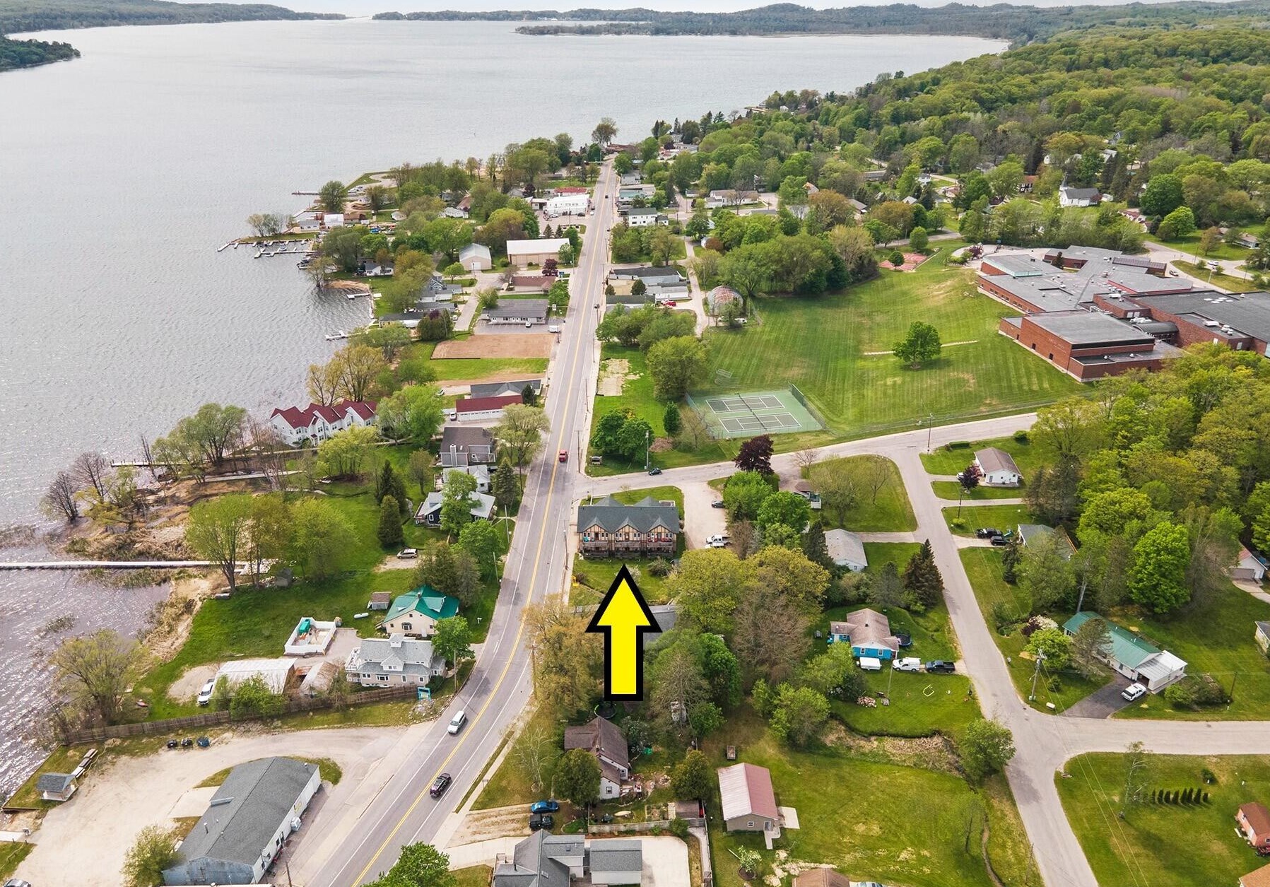 5098 Main St, Onekama, MI 49675