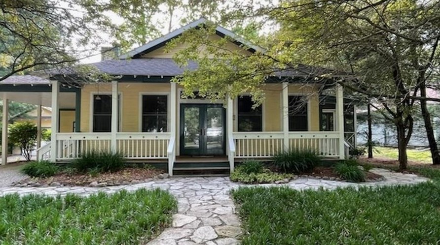 16152 1st Ln, Union Pier, MI 49129-9426