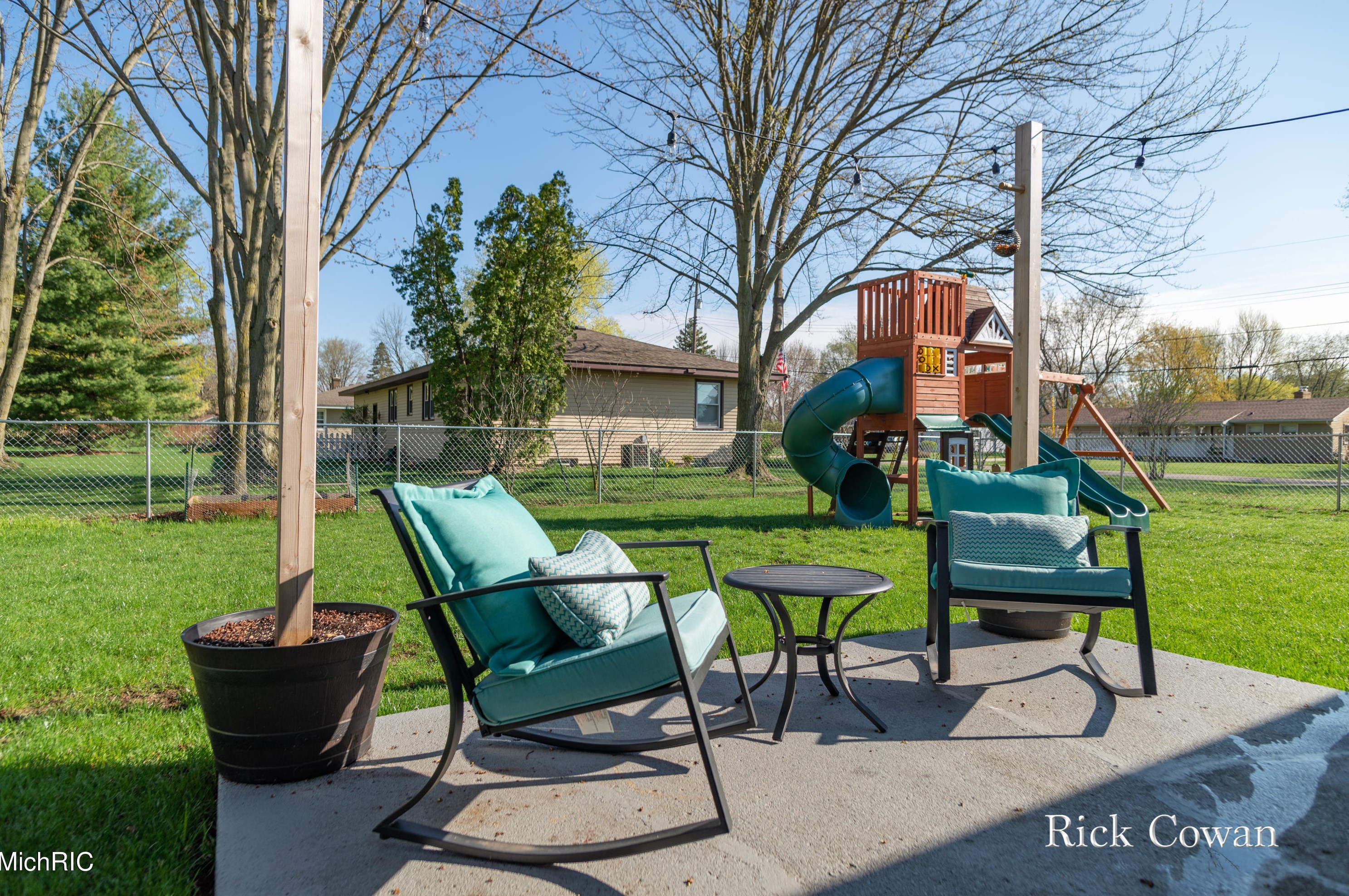 2147 Pine St, Jenison MI  49428-8755 exterior