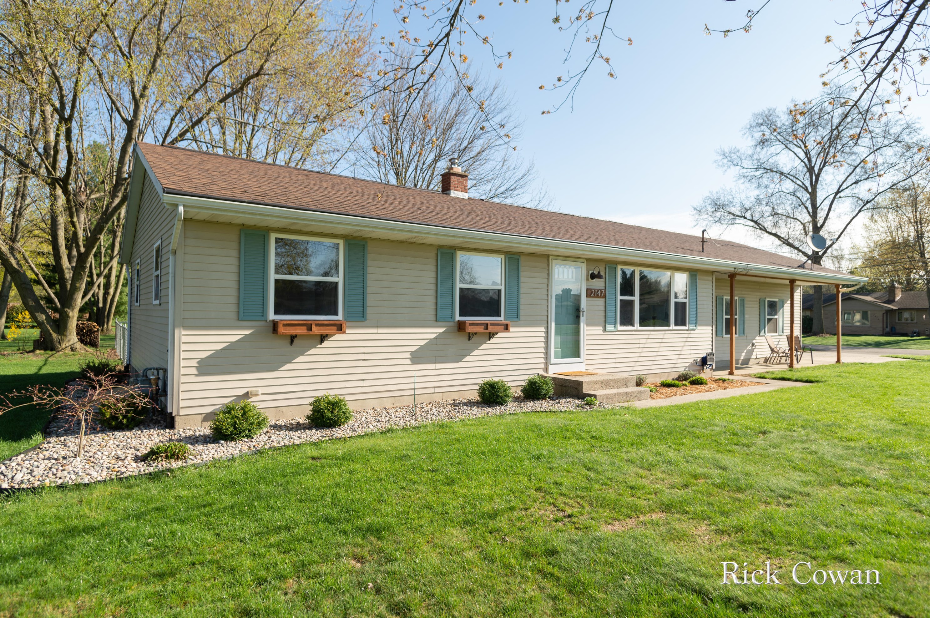 2147 Pine St, Jenison, MI 49428-8755