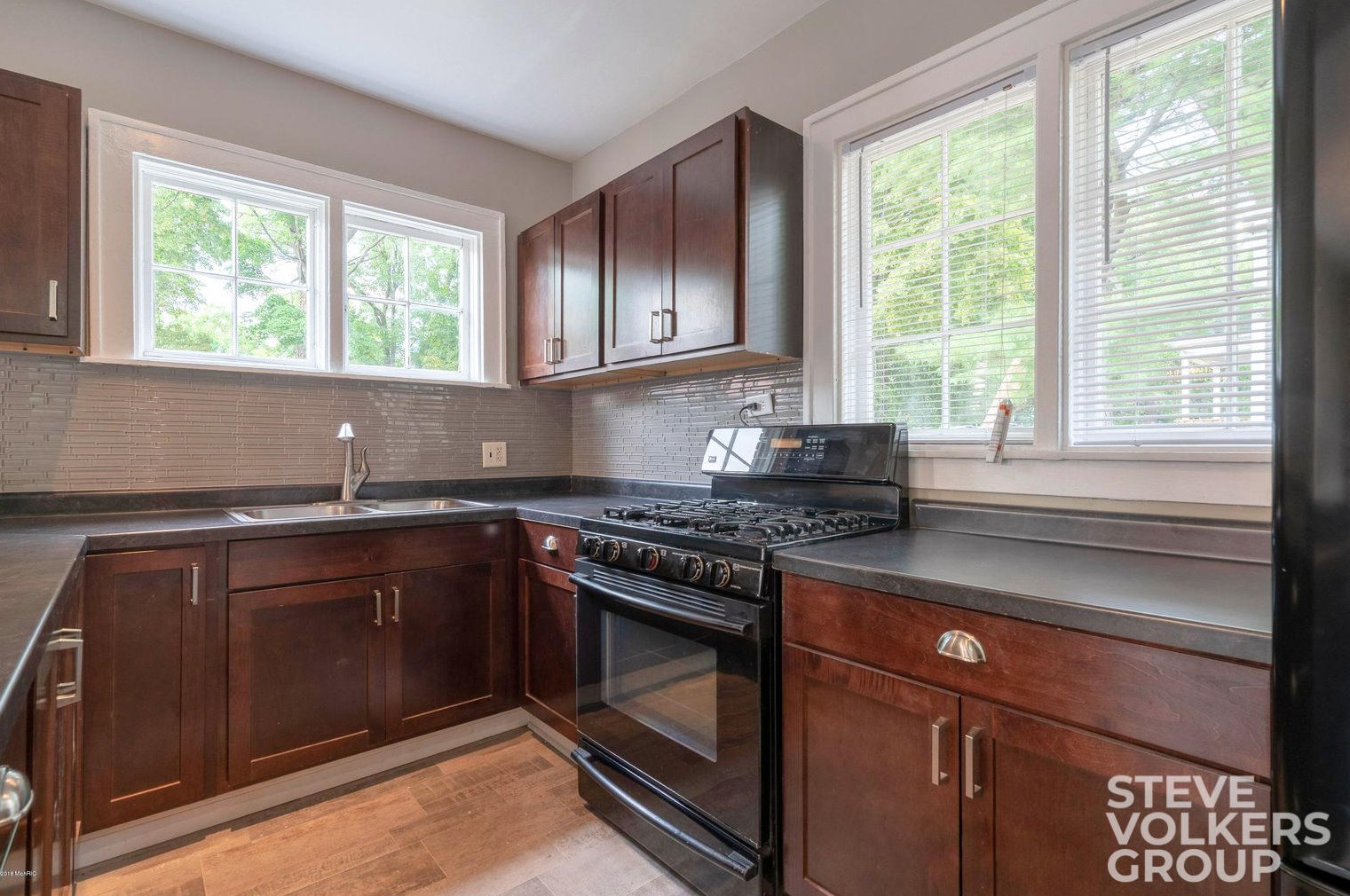 819 Bates St, Grand Rapids MI  49506-2615 exterior