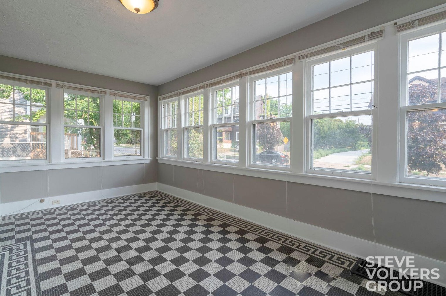 819 Bates St, Grand Rapids MI  49506-2615 exterior