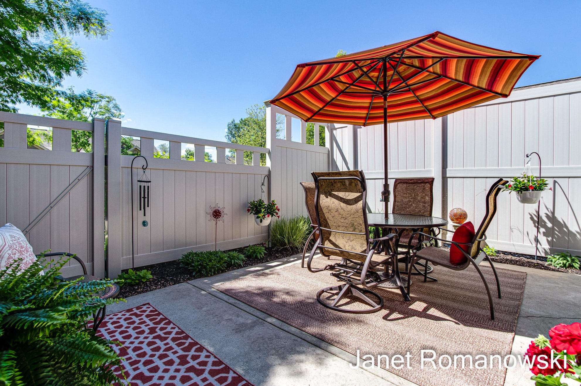 958 Bridge Crest Dr, Ada MI 49301-7828 exterior