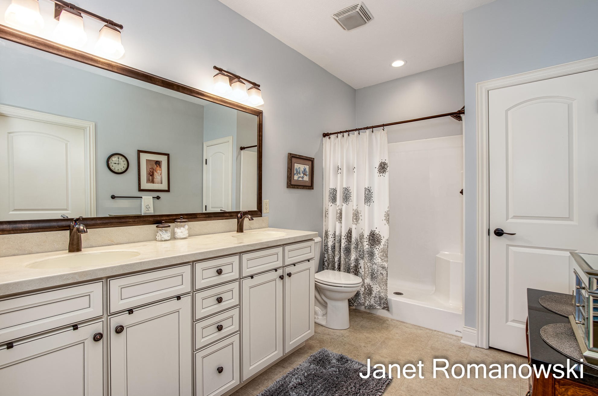 958 Bridge Crest Dr, Ada MI 49301-7828 exterior