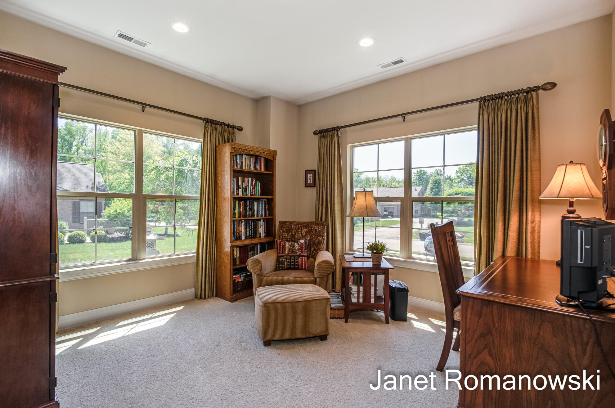 958 Bridge Crest Dr, Ada MI 49301-7828 exterior