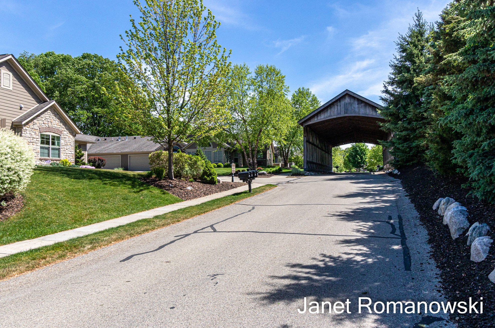 958 Bridge Crest Dr, Ada MI 49301-7828 exterior