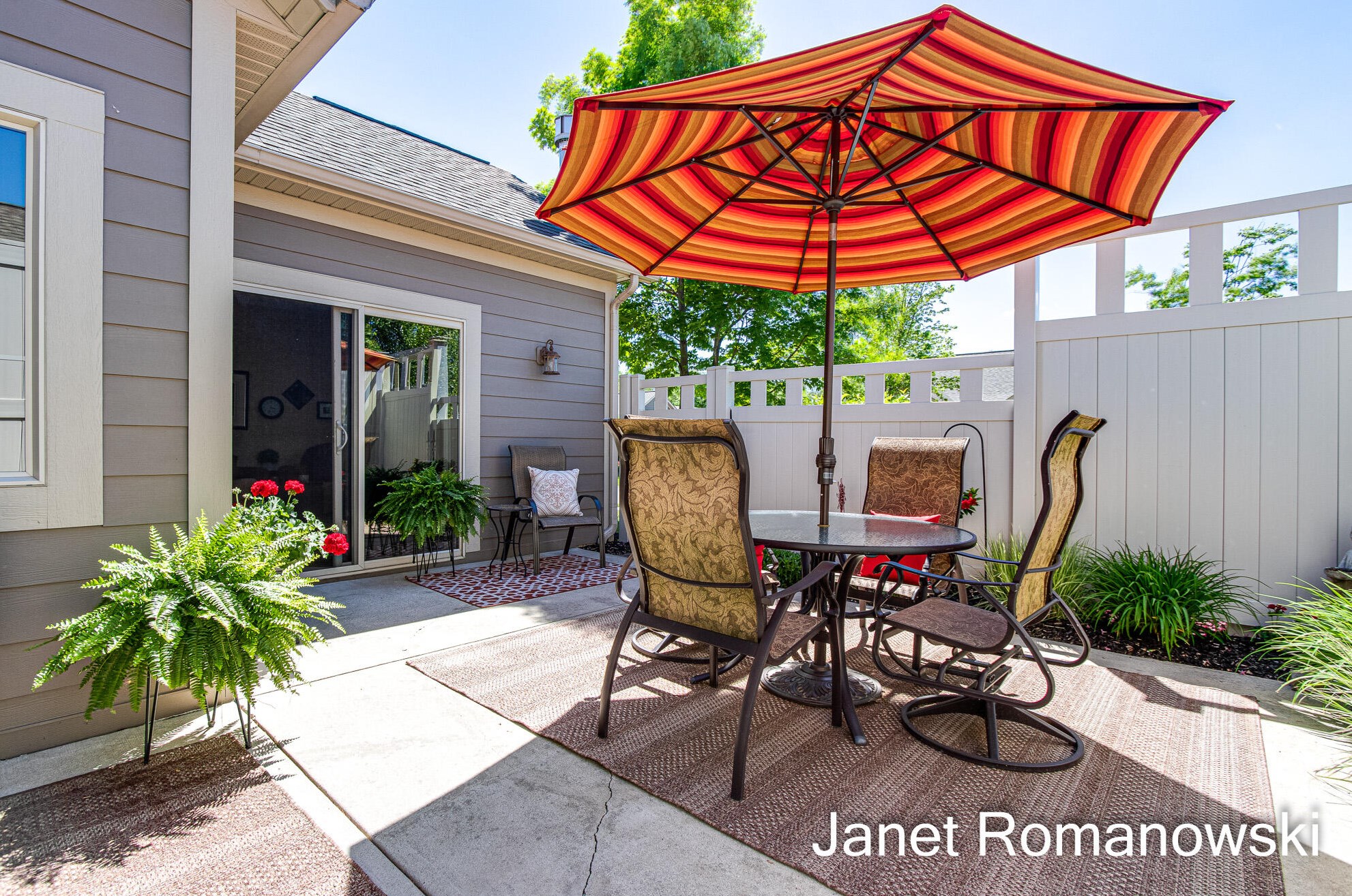 958 Bridge Crest Dr, Ada MI 49301-7828 exterior