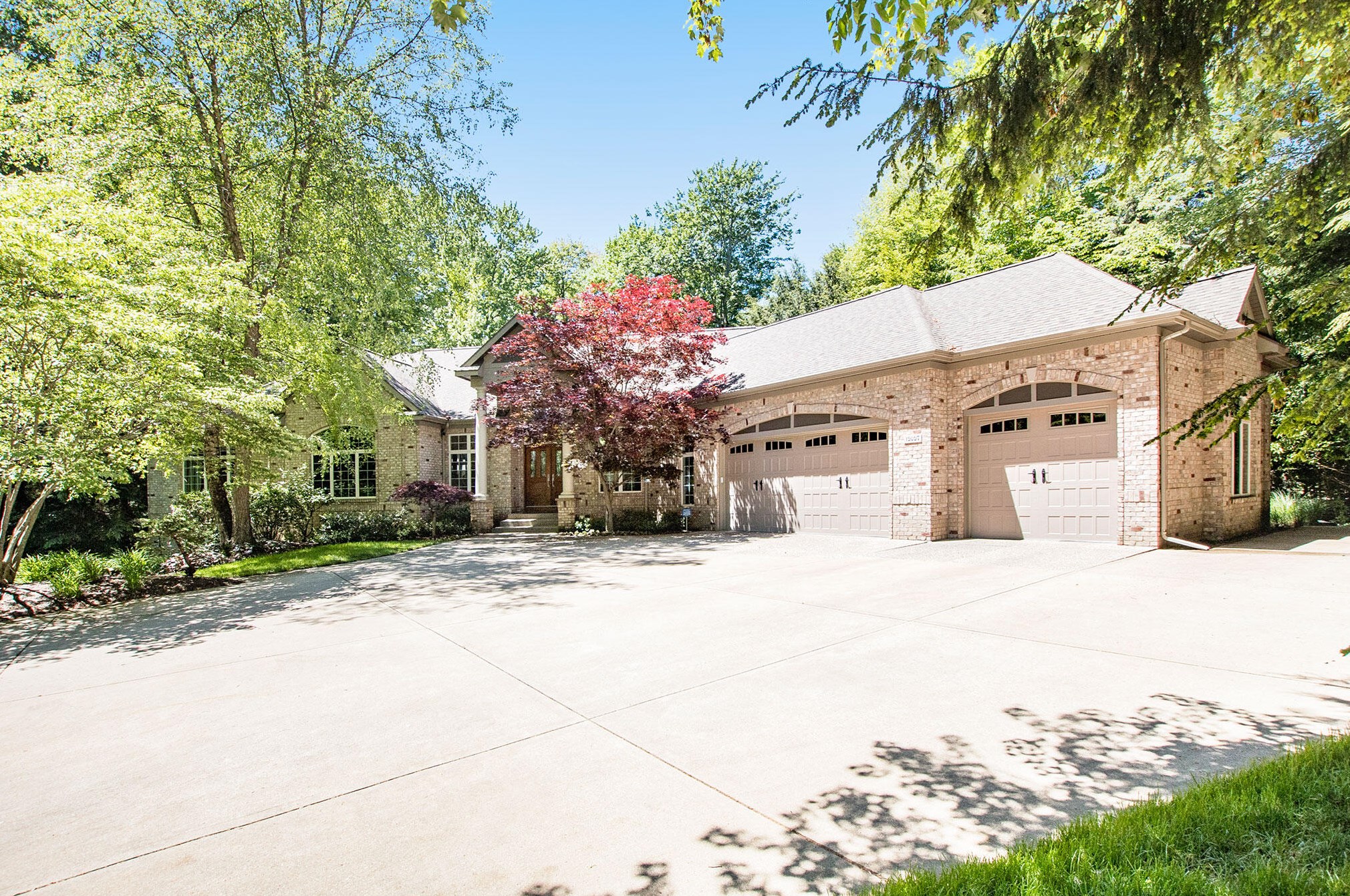 19097 Elizabeth Ct, Spring Lake, MI 49456