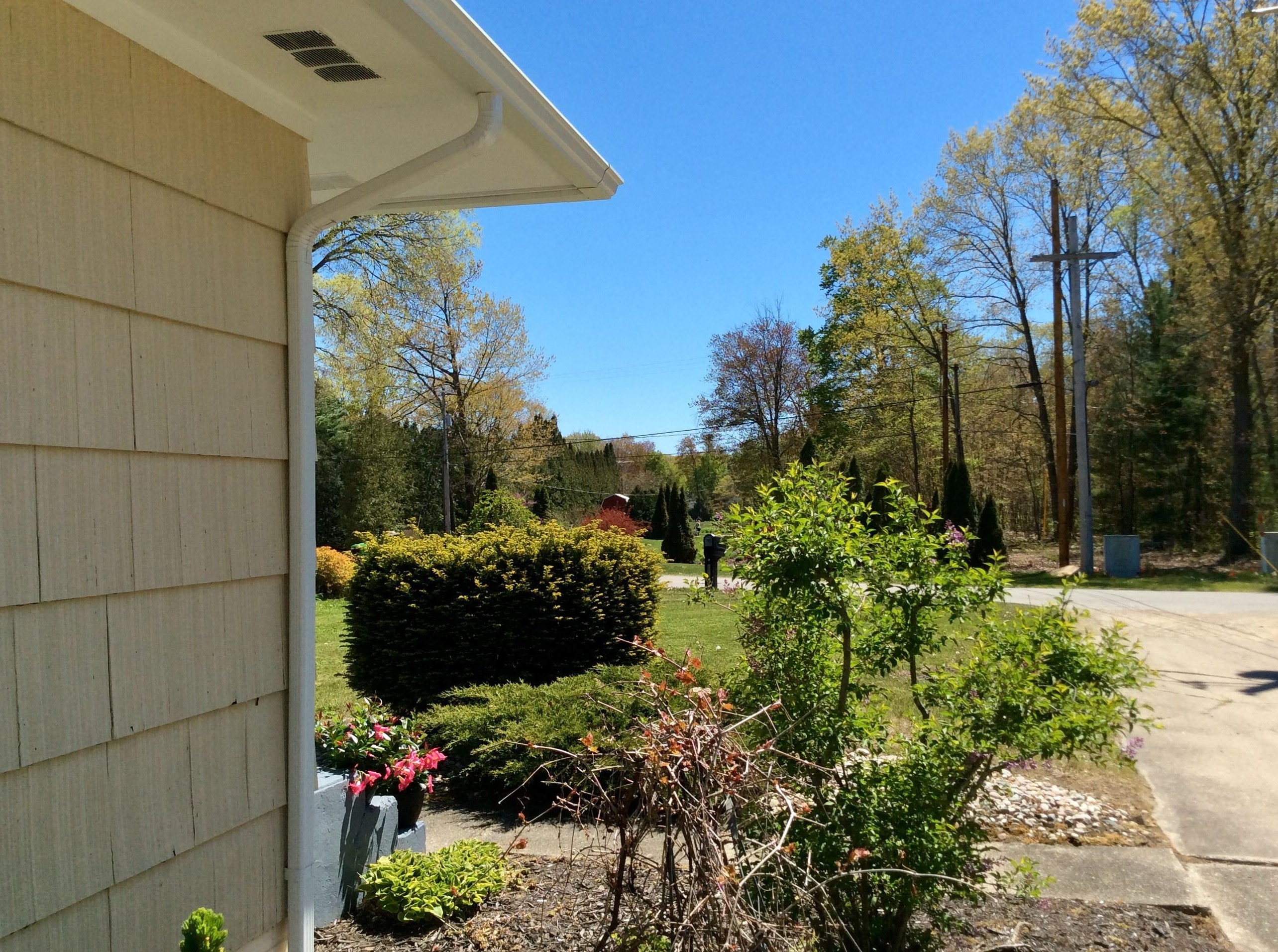 16257 Highland Dr, Spring Lake MI 49456-2307 exterior