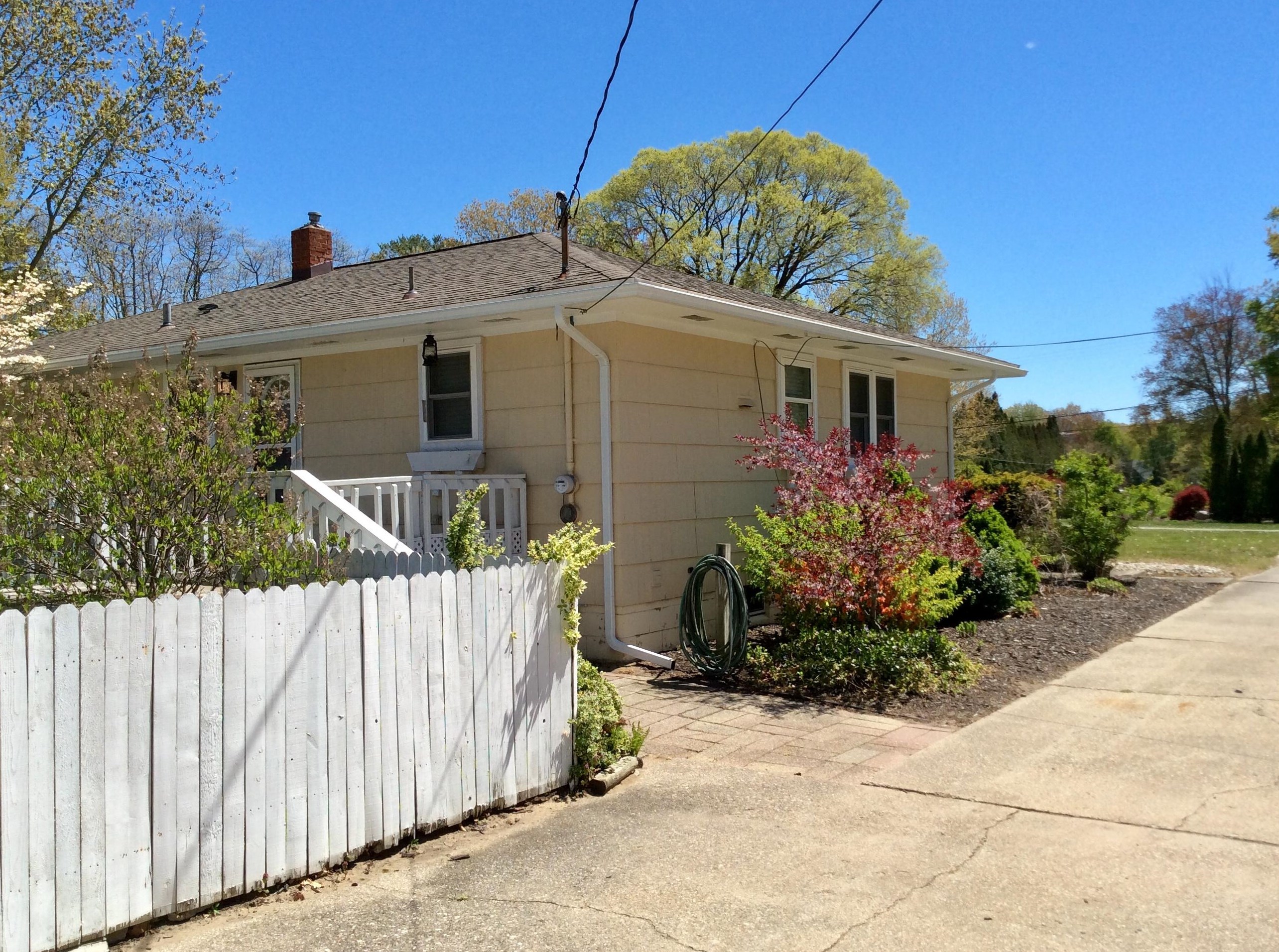 16257 Highland Dr, Spring Lake MI 49456-2307 exterior