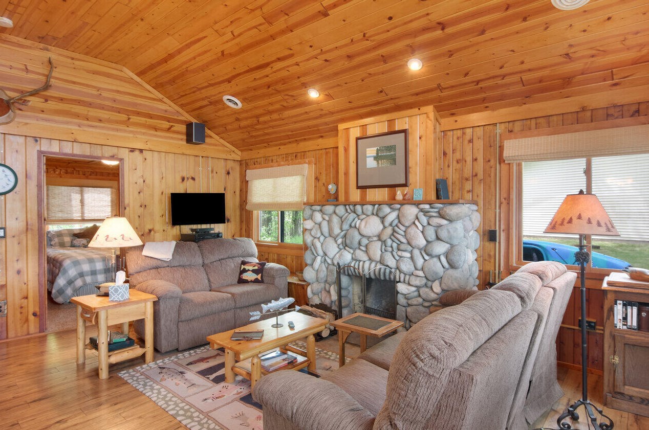 7793 Hillside Dr, Traverse City, MI