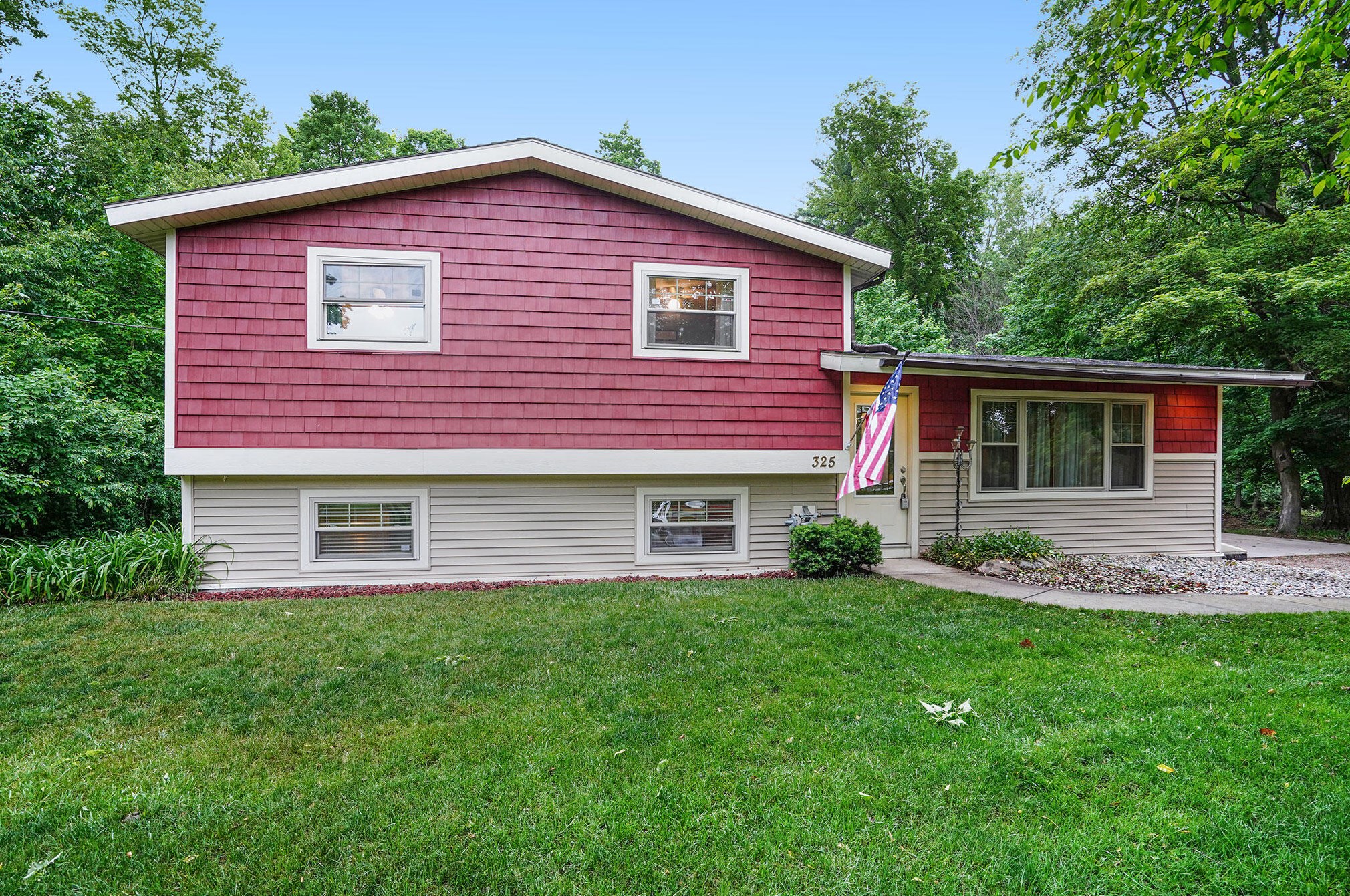 325 14 Mile Rd, Sparta, MI 49345-9542