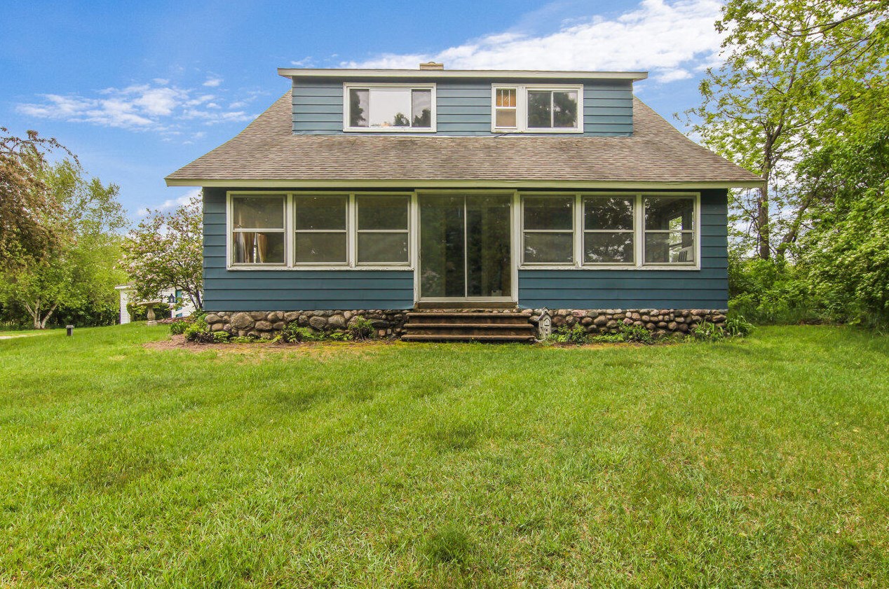 8055 Worden Rd, Beulah, MI 49617-9784