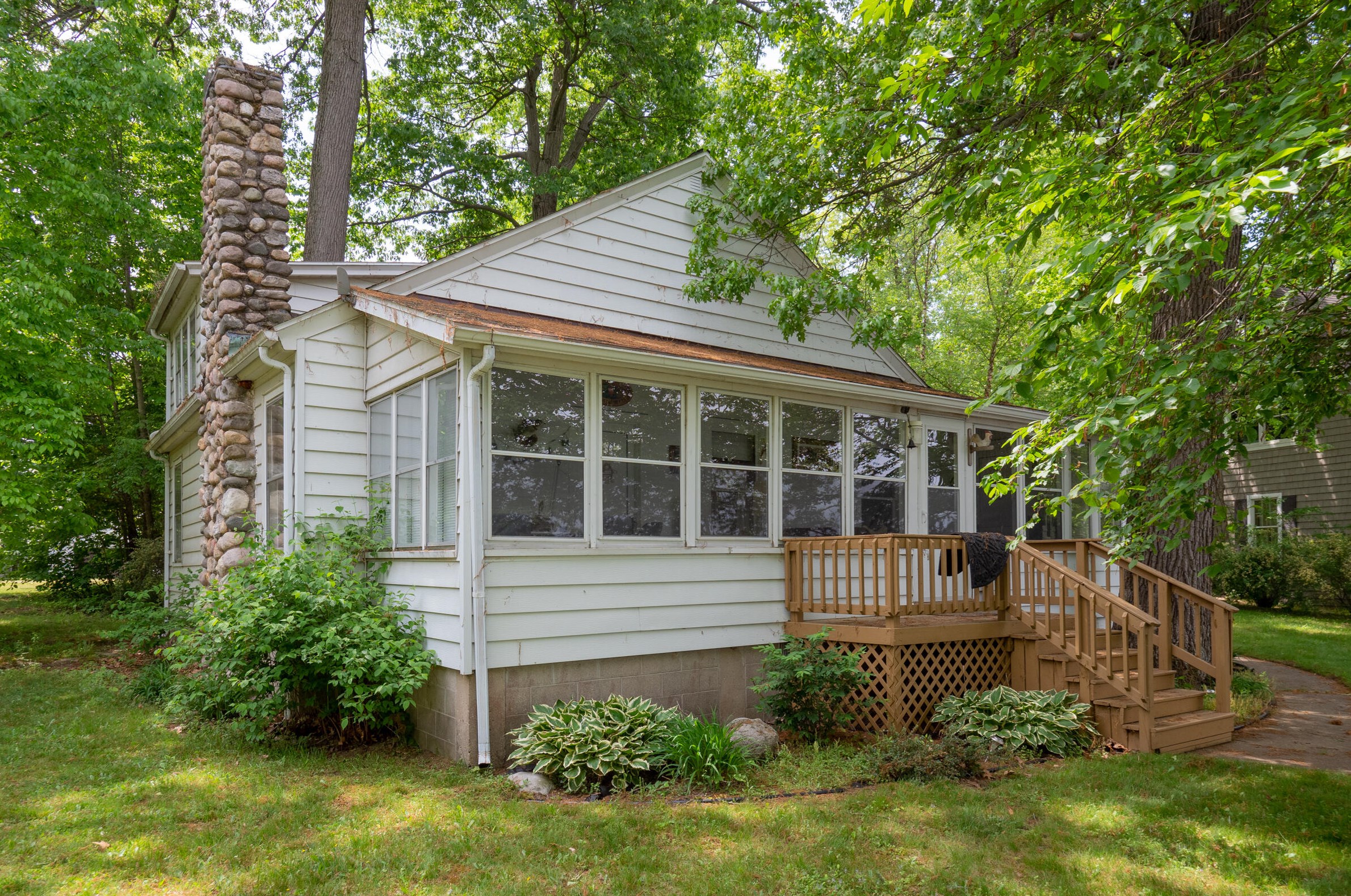 48318 Hill Dr, Decatur, MI 49045