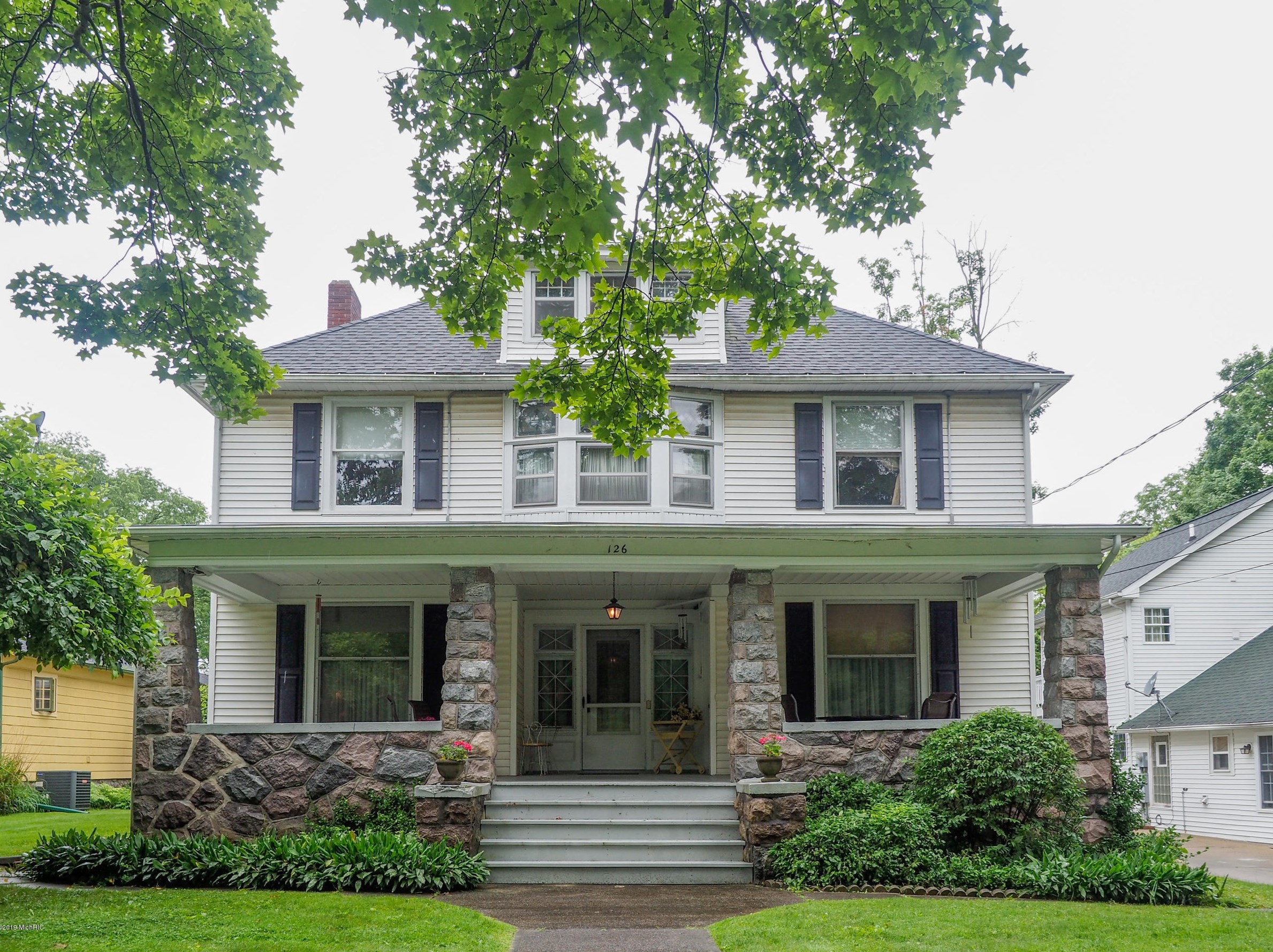 126 S Main St, Olivet, MI 49076