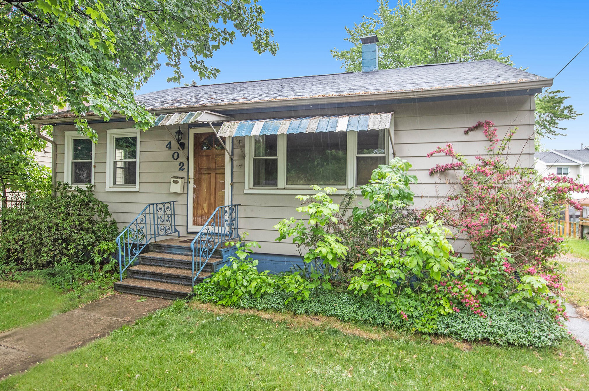 402 Spring St, Three Rivers MI  49093-3902 exterior