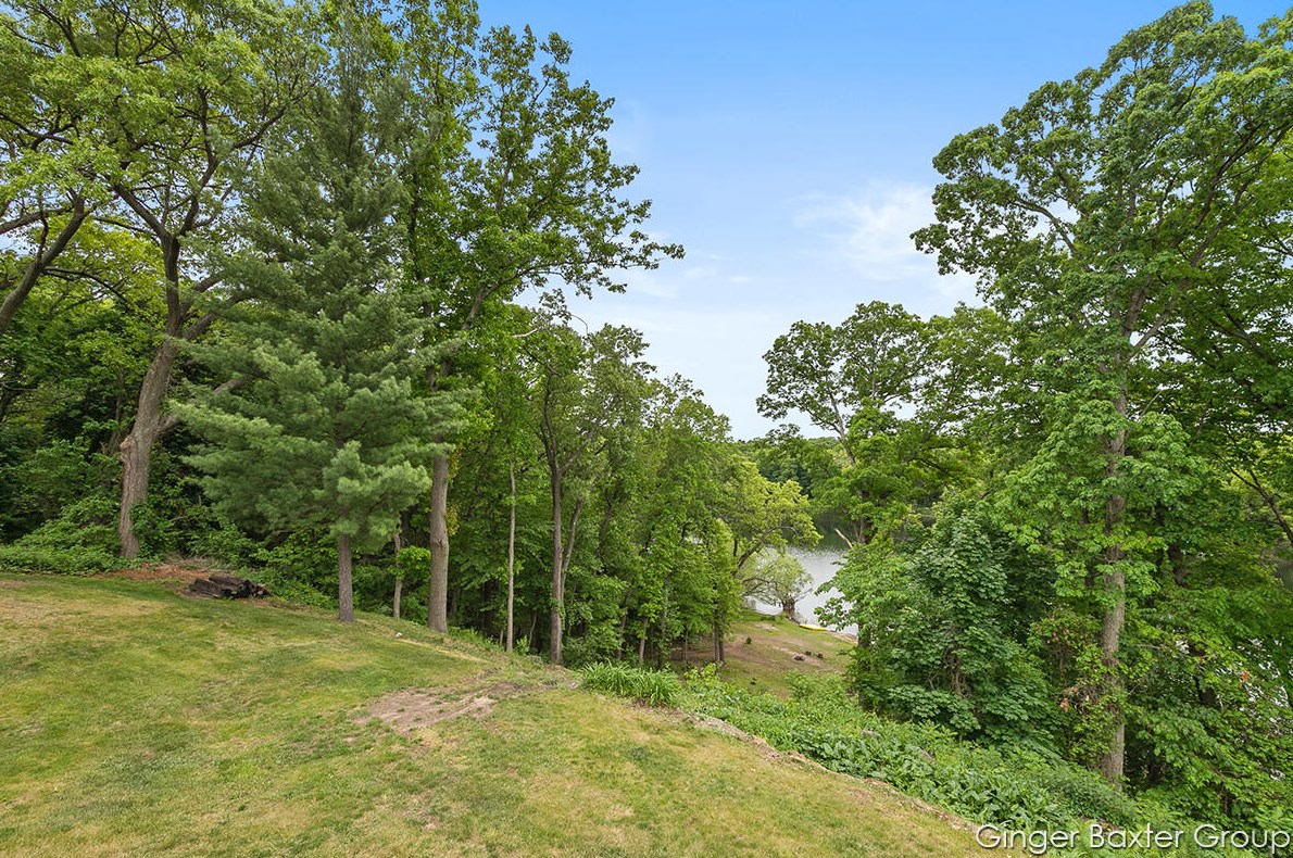 2532 Northboro Ct, Grand Rapids MI 49525-3012 exterior