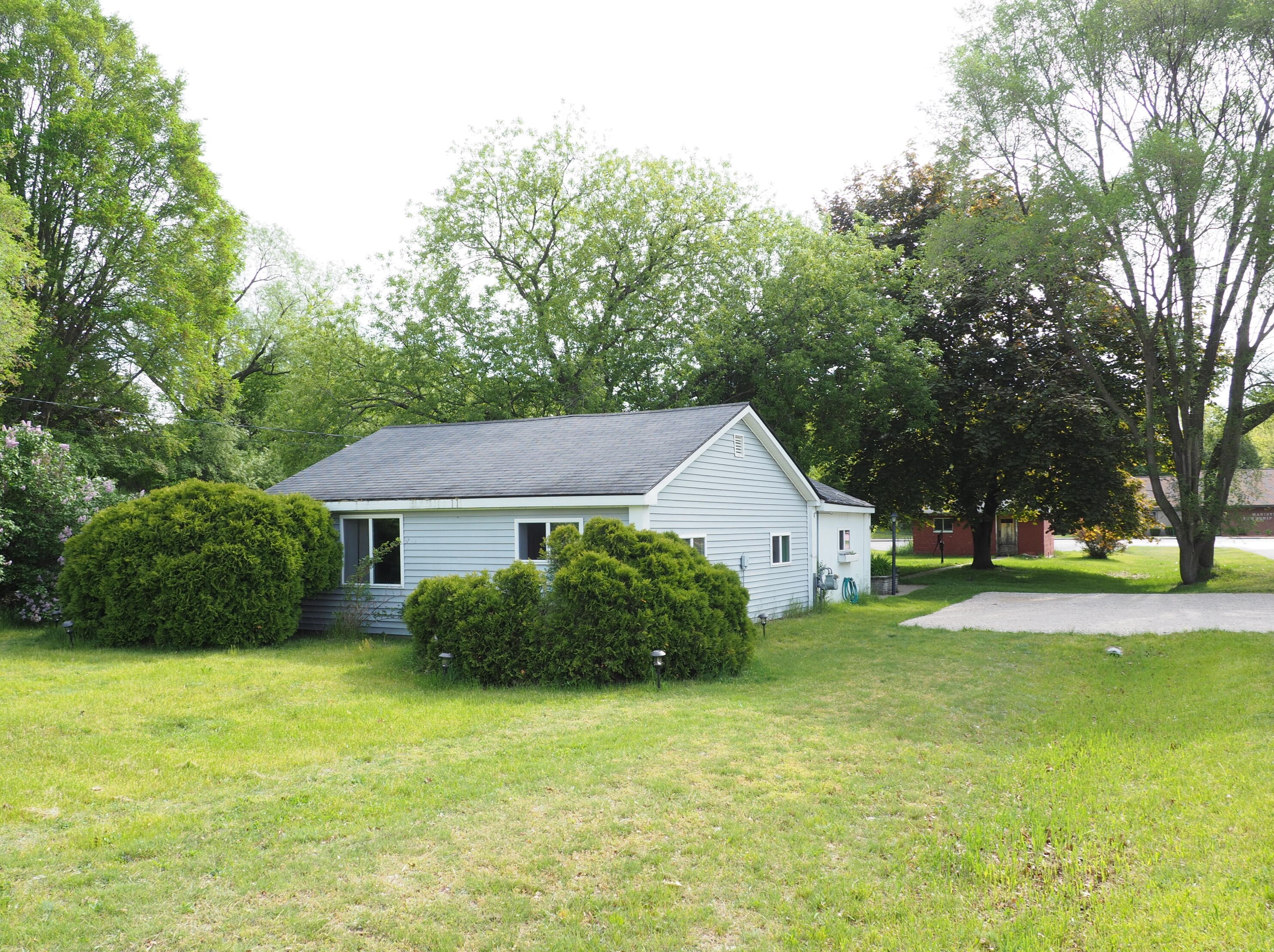 11 Bridge St, Stronach, MI 49660-1107