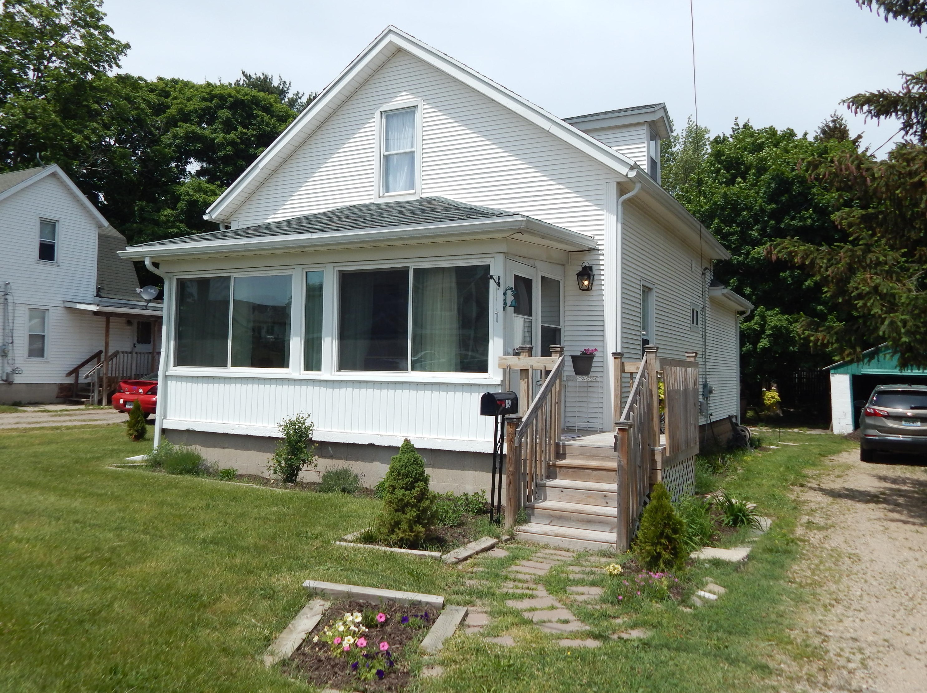 189 Alma St, Sparta, MI 49345-1146