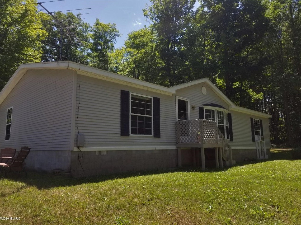 6354 E Peavey St, Walkerville, MI 49459