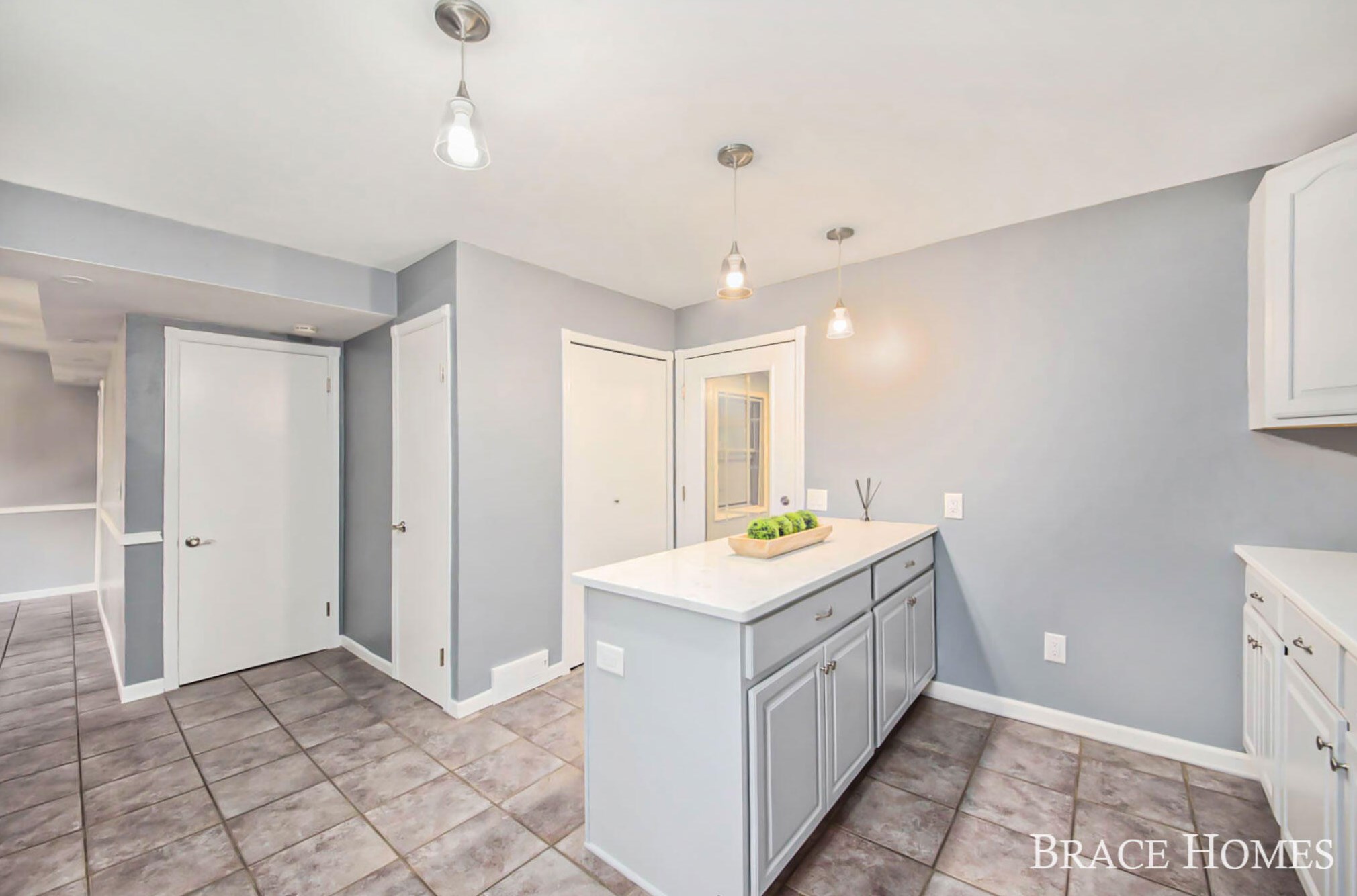 1577 Leffingwell Ave, Grand Rapids MI  49525-4527 exterior