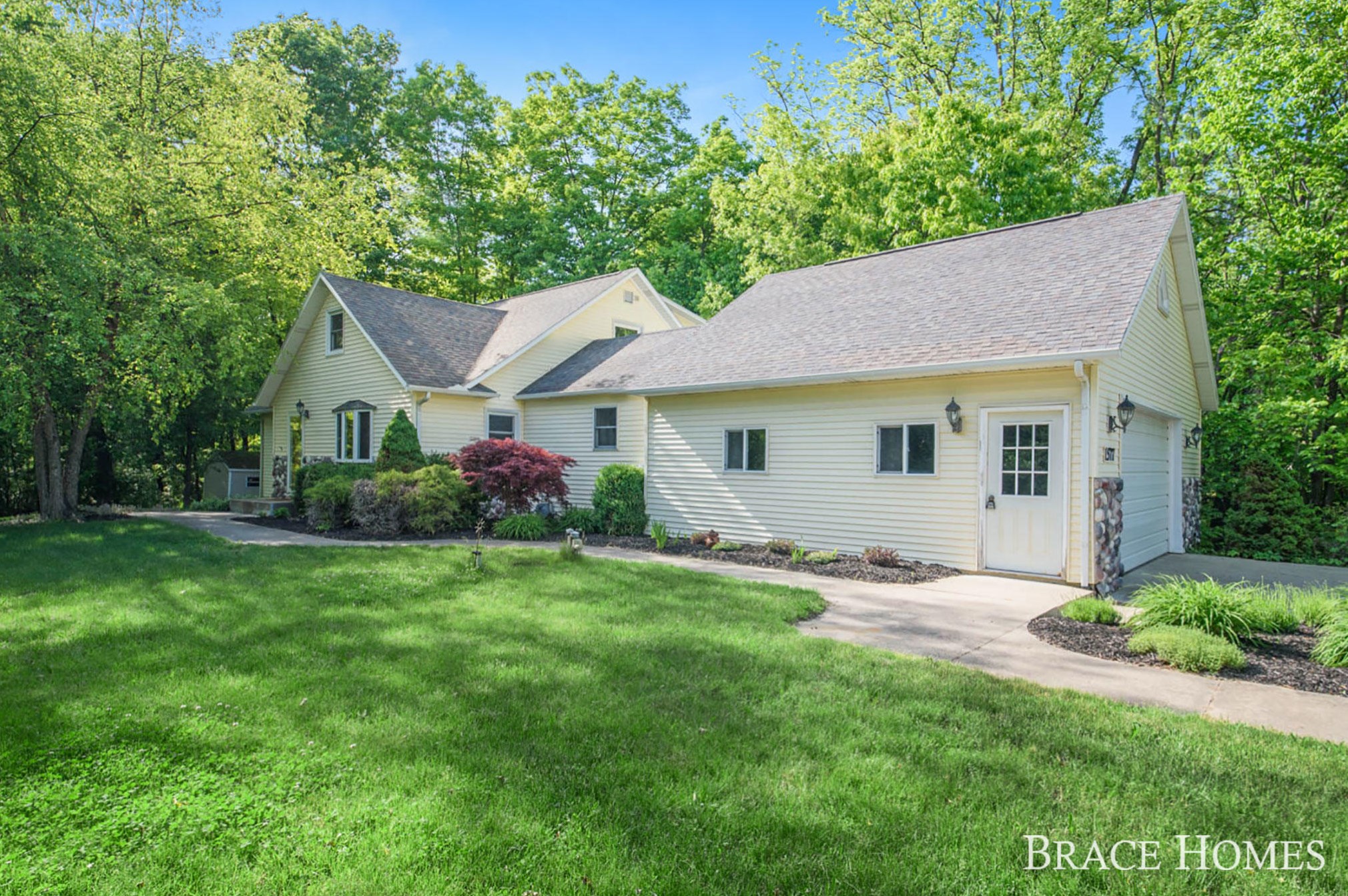 1577 Leffingwell Ave, Grand Rapids MI  49525-4527 exterior