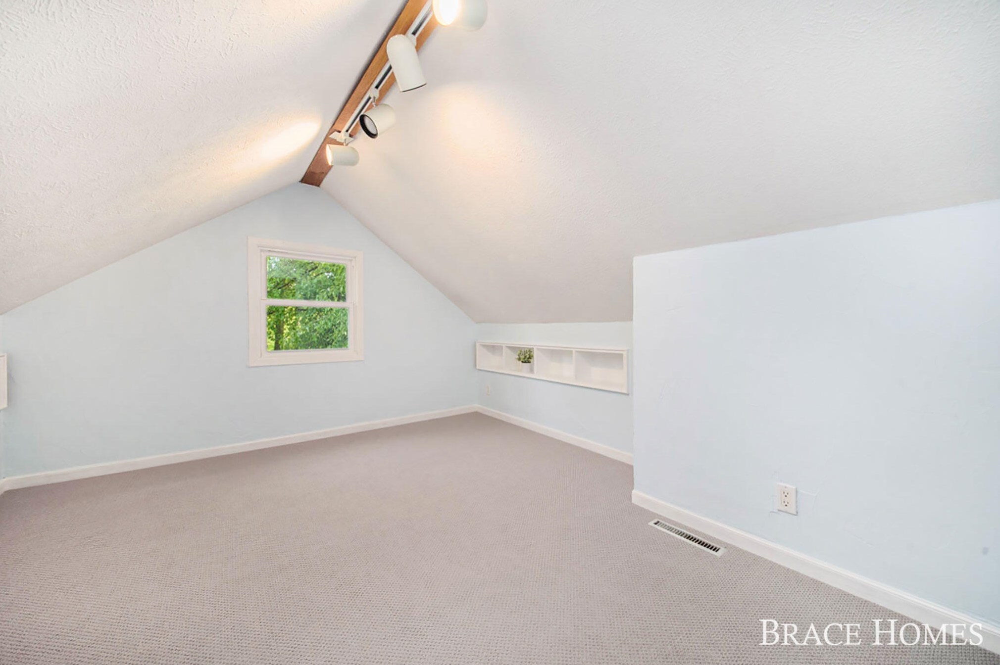 1577 Leffingwell Ave, Grand Rapids MI  49525-4527 exterior