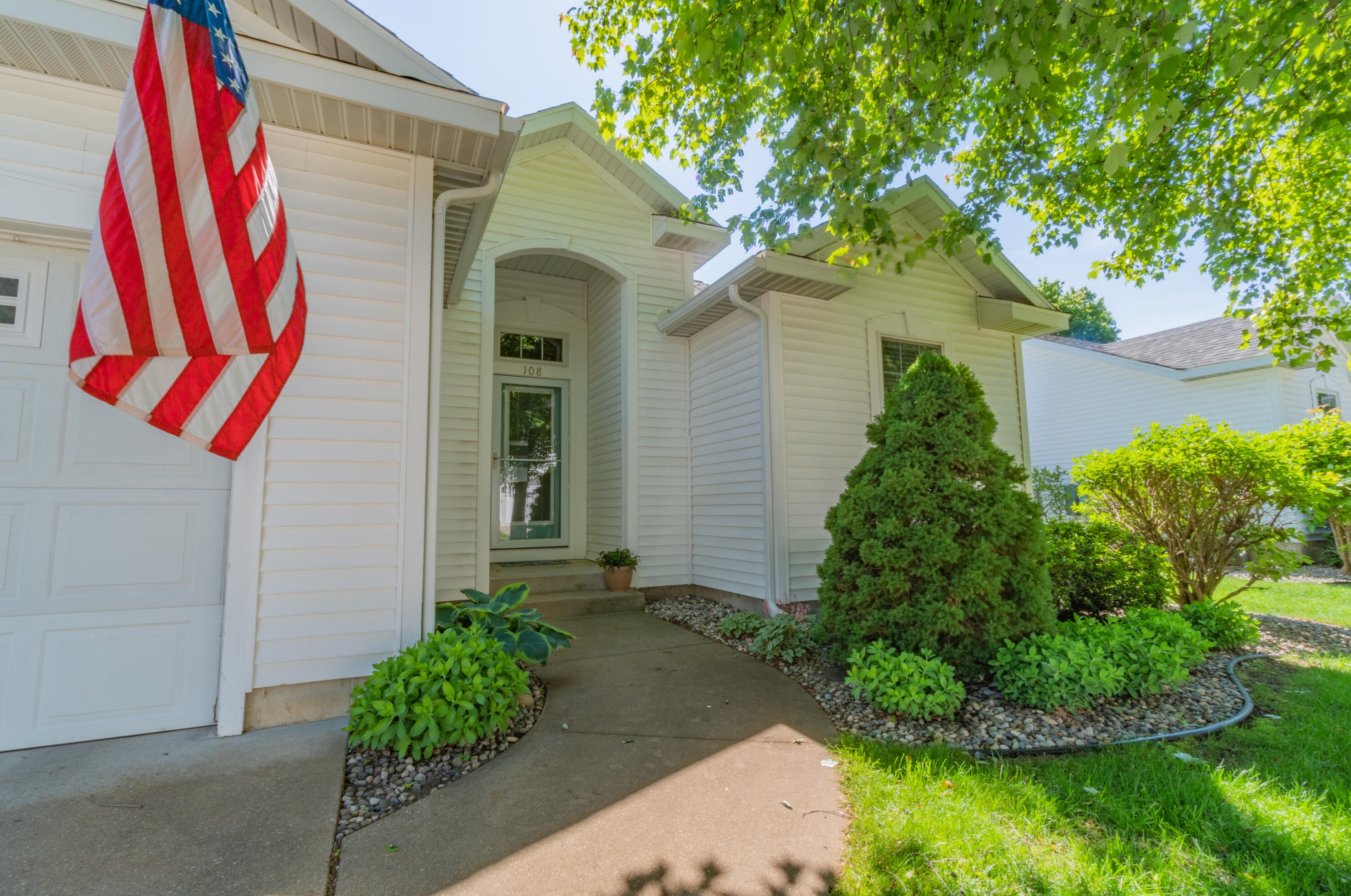 108 Stonegate Ct, Spring Lake, MI 49456-2426