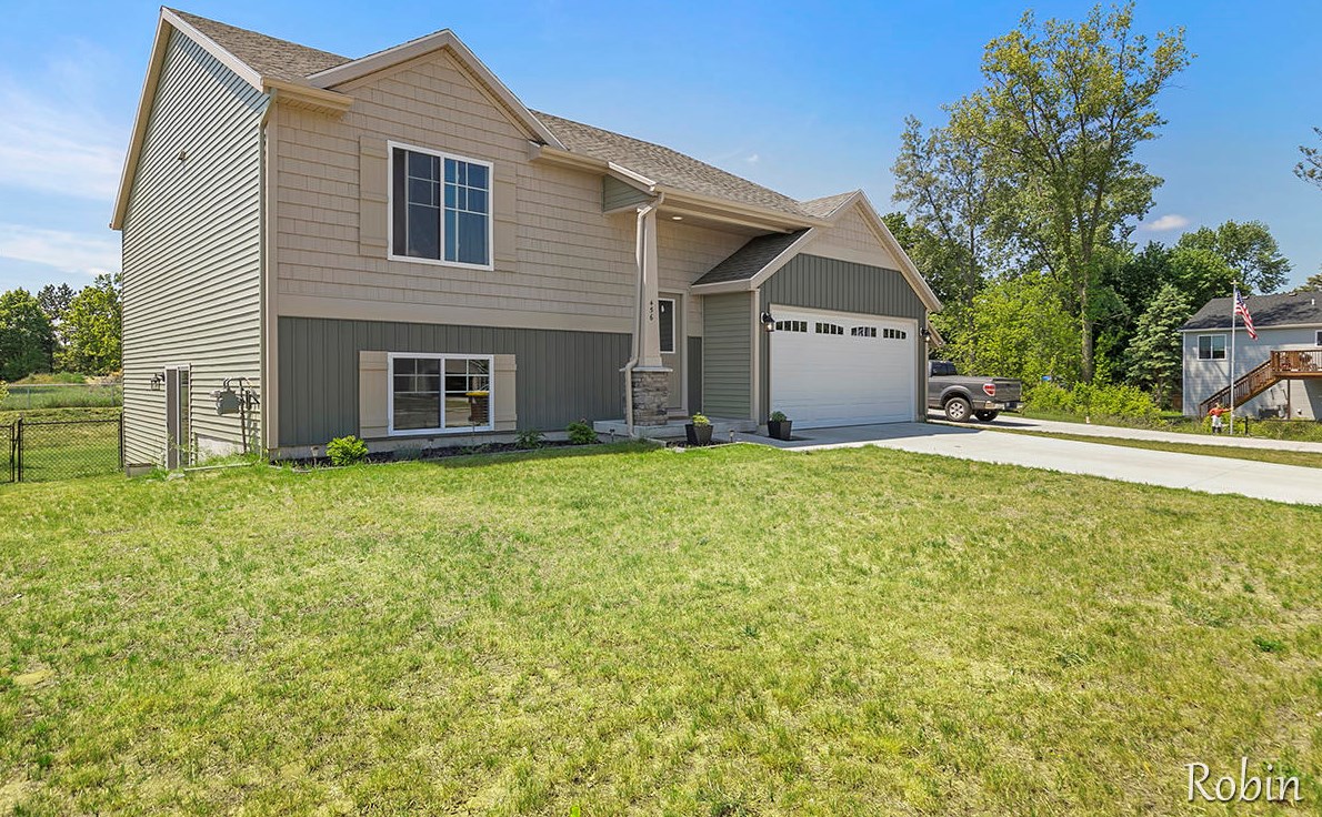 456 Tentree St, Sparta, MI 49345-1437