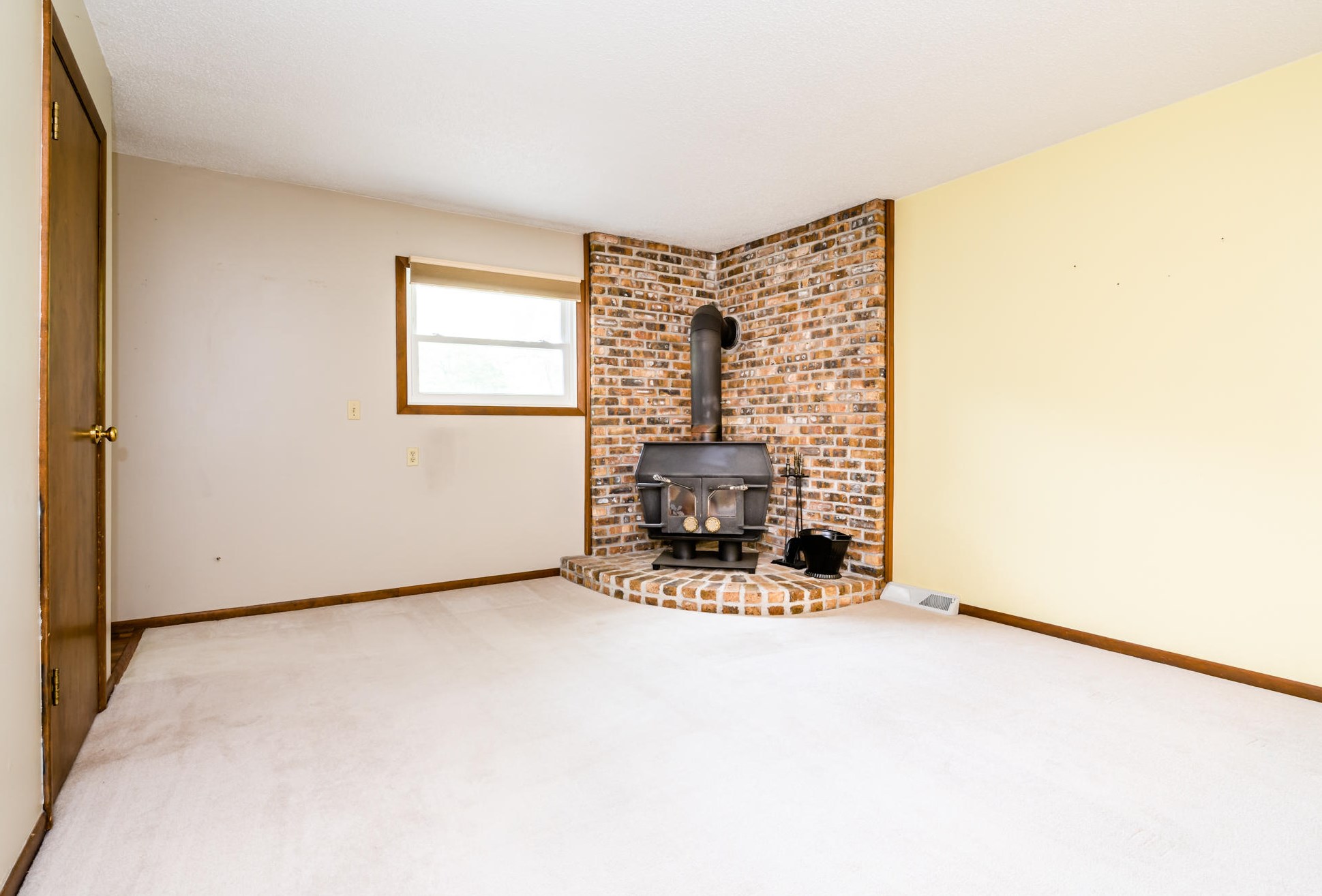 5172 Riverview Dr, Coloma MI  49038-9550 exterior