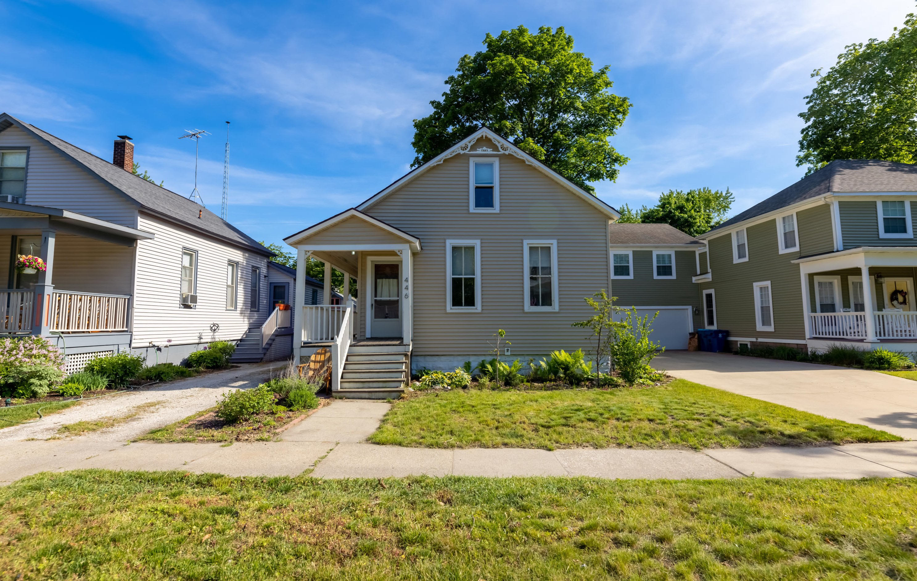 446 Slayton Ave, Grand Haven, MI 49417