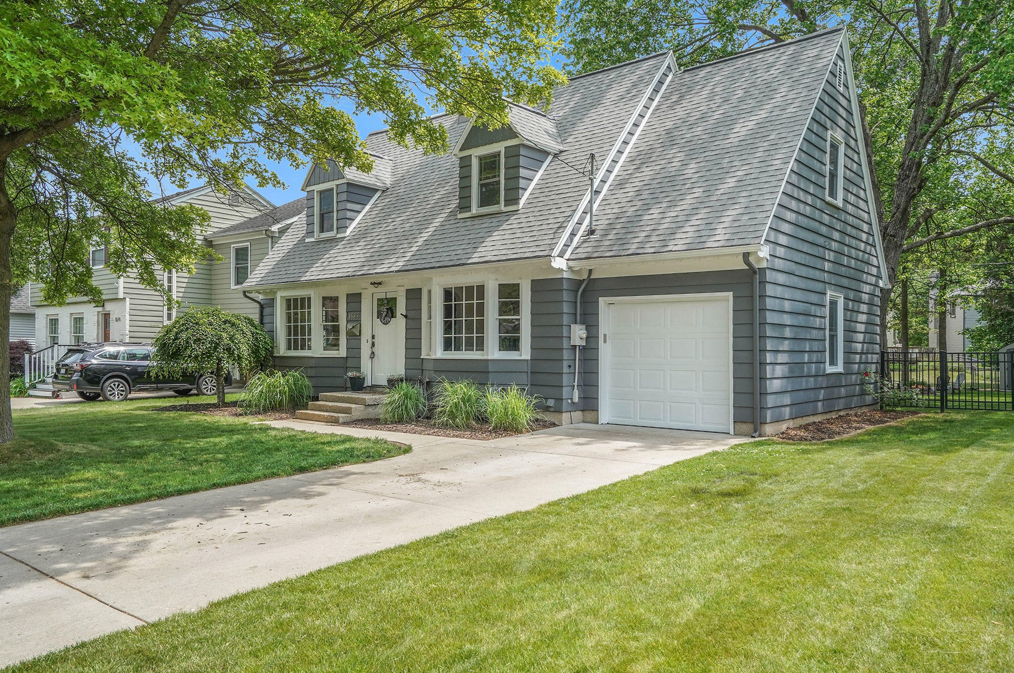 1668 Hall St, Grand Rapids, MI 49506-3964