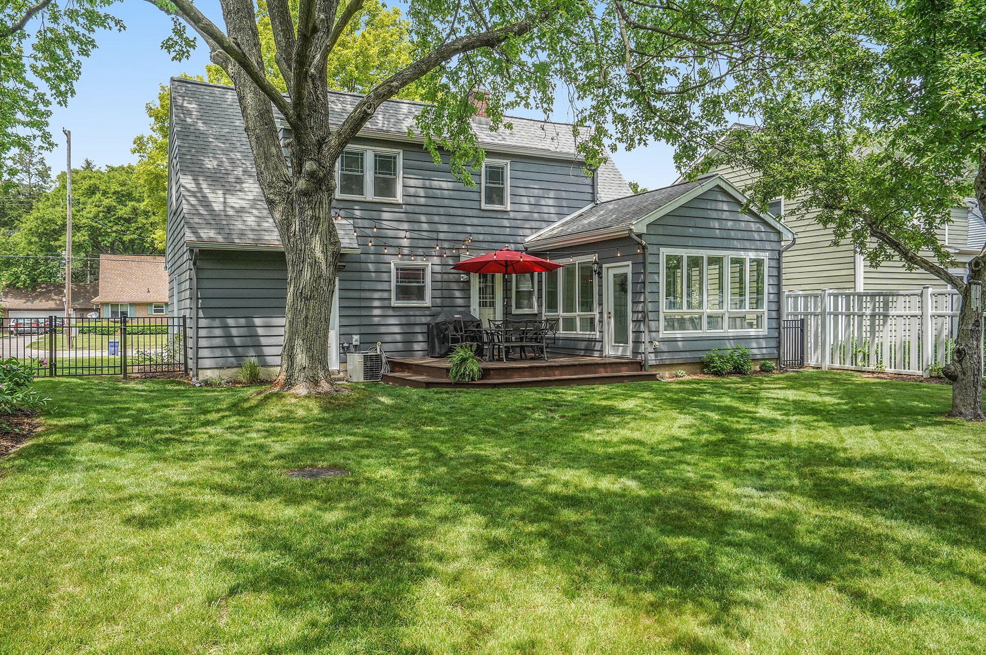 1668 Hall St, Grand Rapids MI  49506-3964 exterior