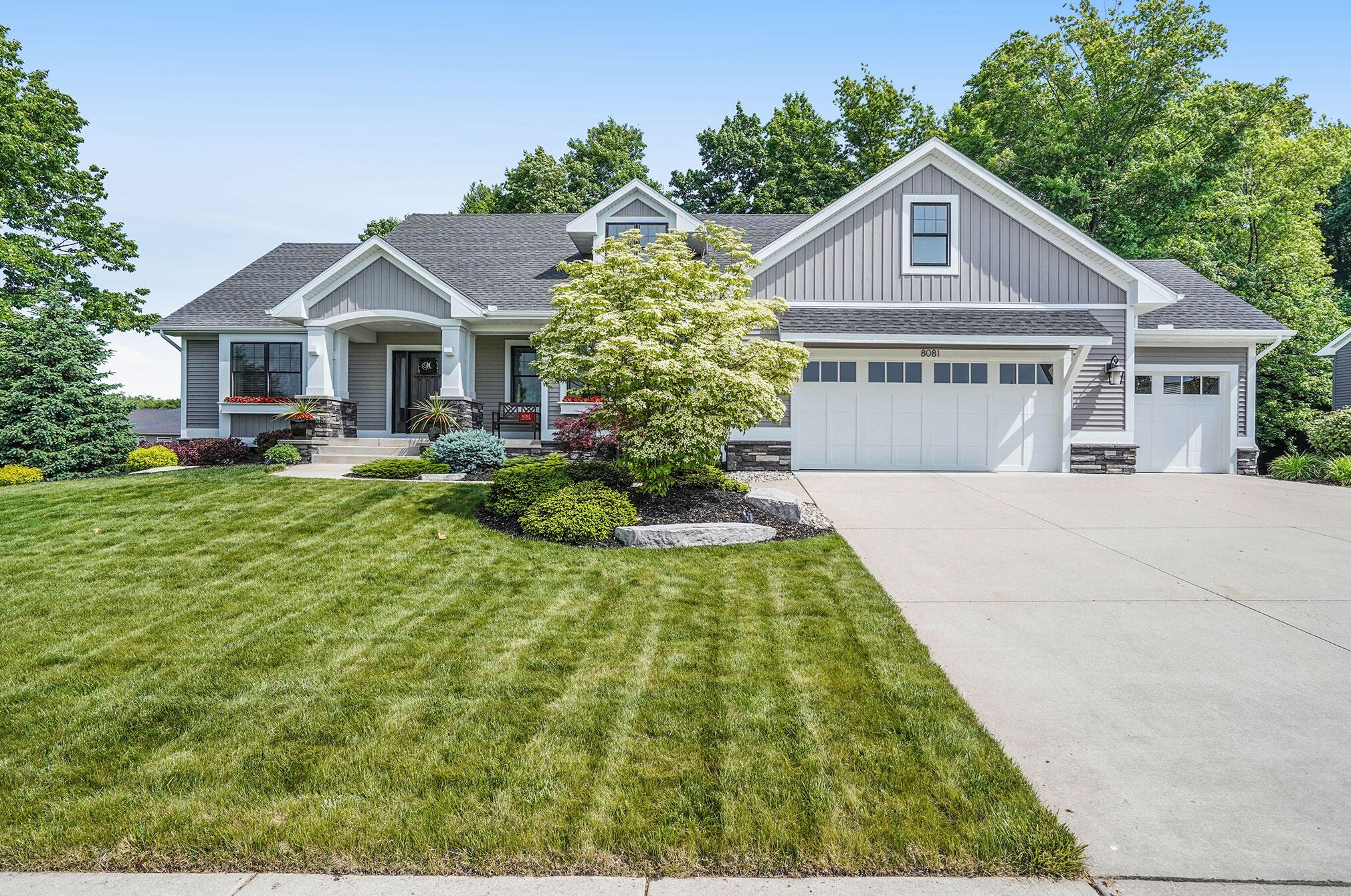 8081 Lionel Dr, Byron Township, MI 49315-6942