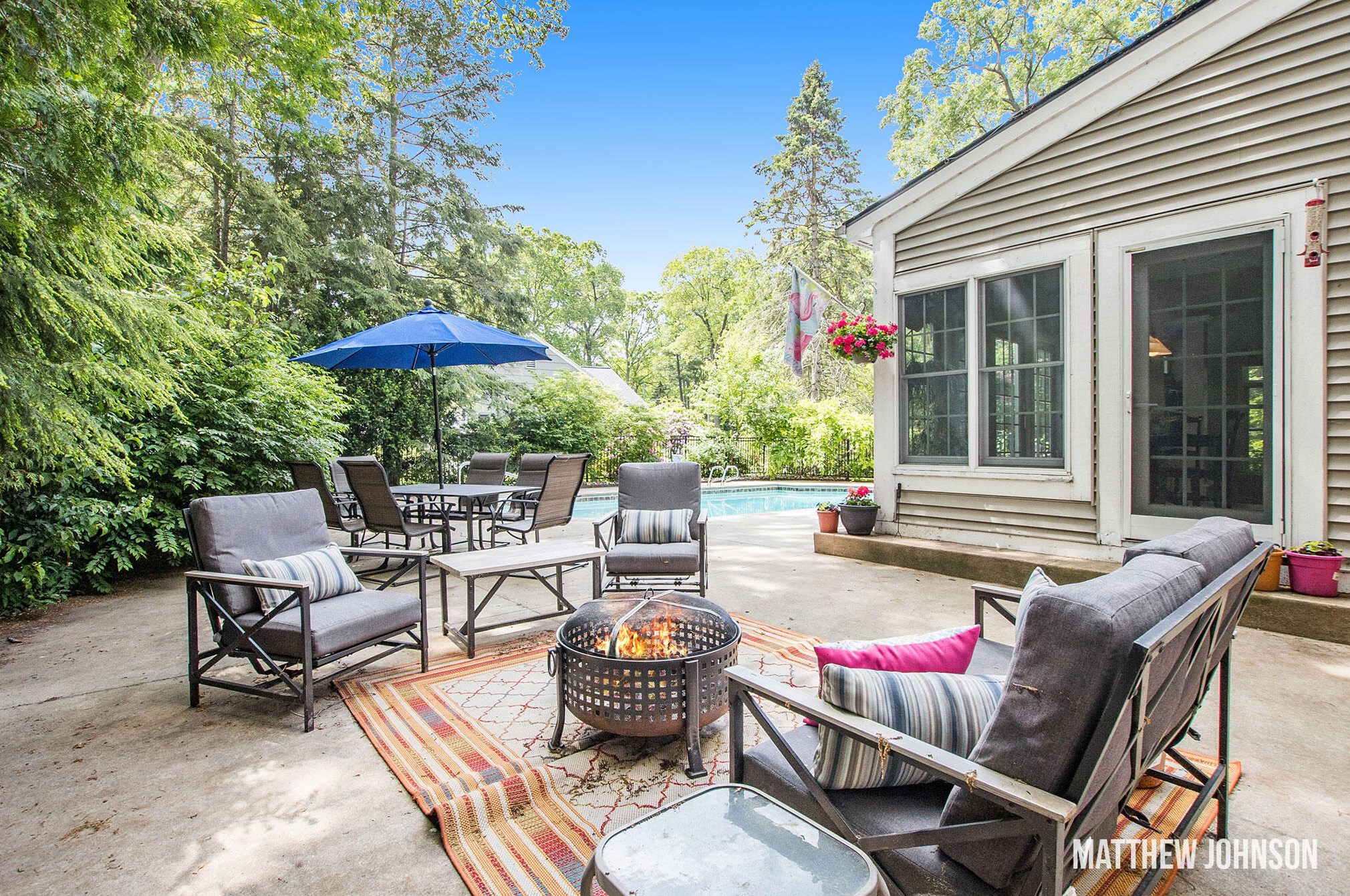 430 Mid Oak Dr, Meskegon, MI 49445