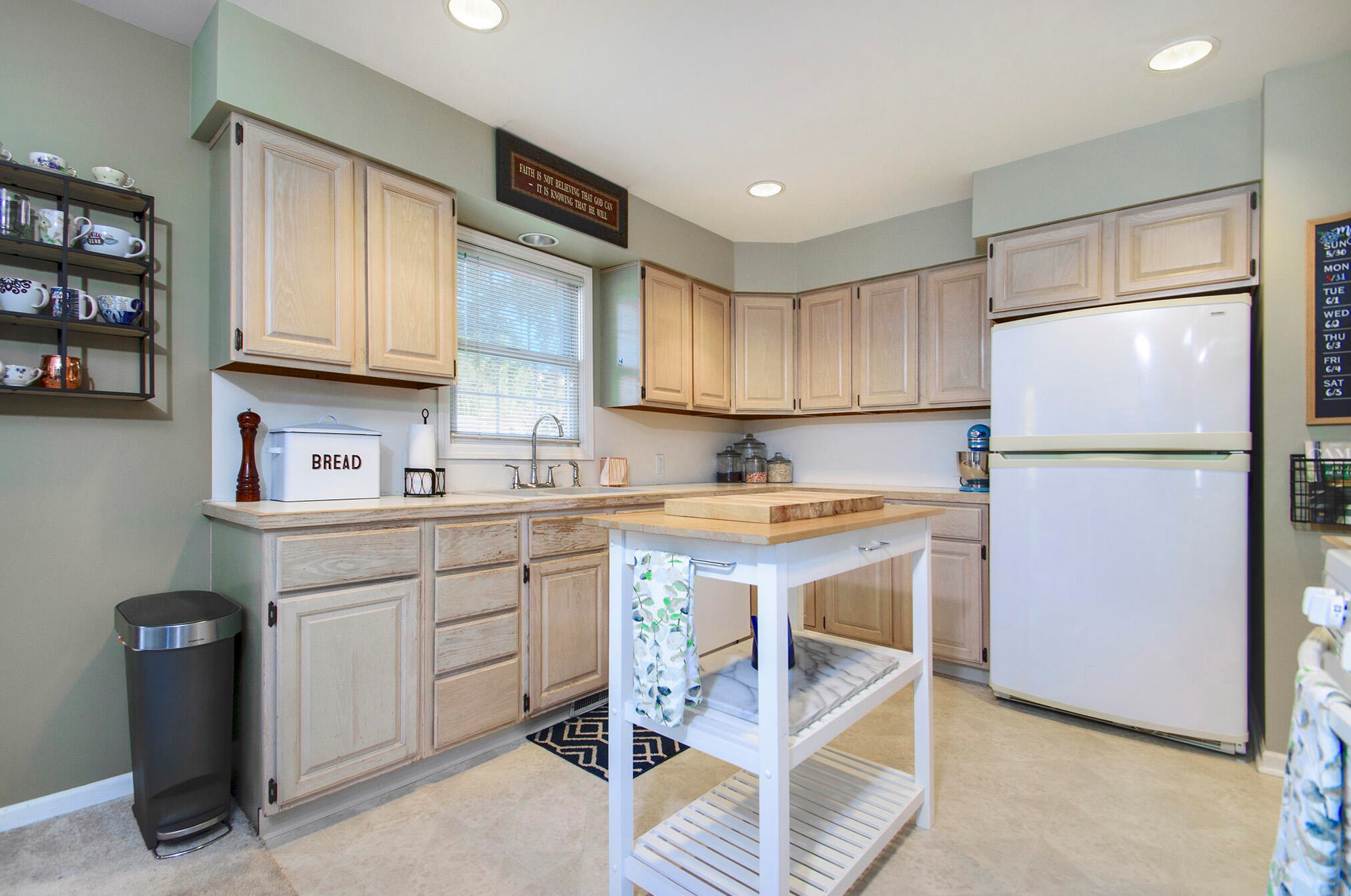 1417 Manorwood Dr, Grand Rapids MI  49508-6280 exterior