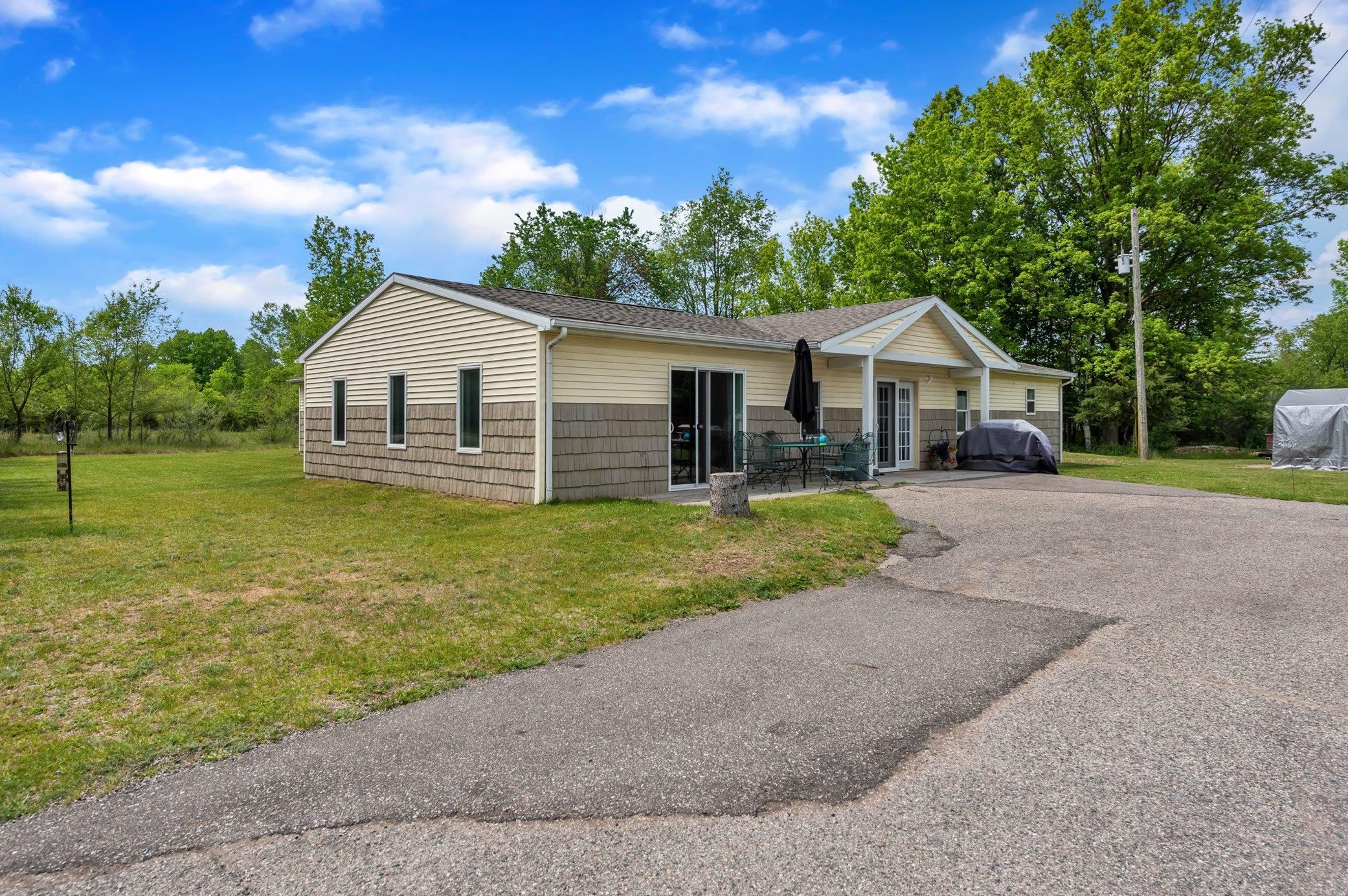 4619 E Colby Rd, Stanton, MI 48888