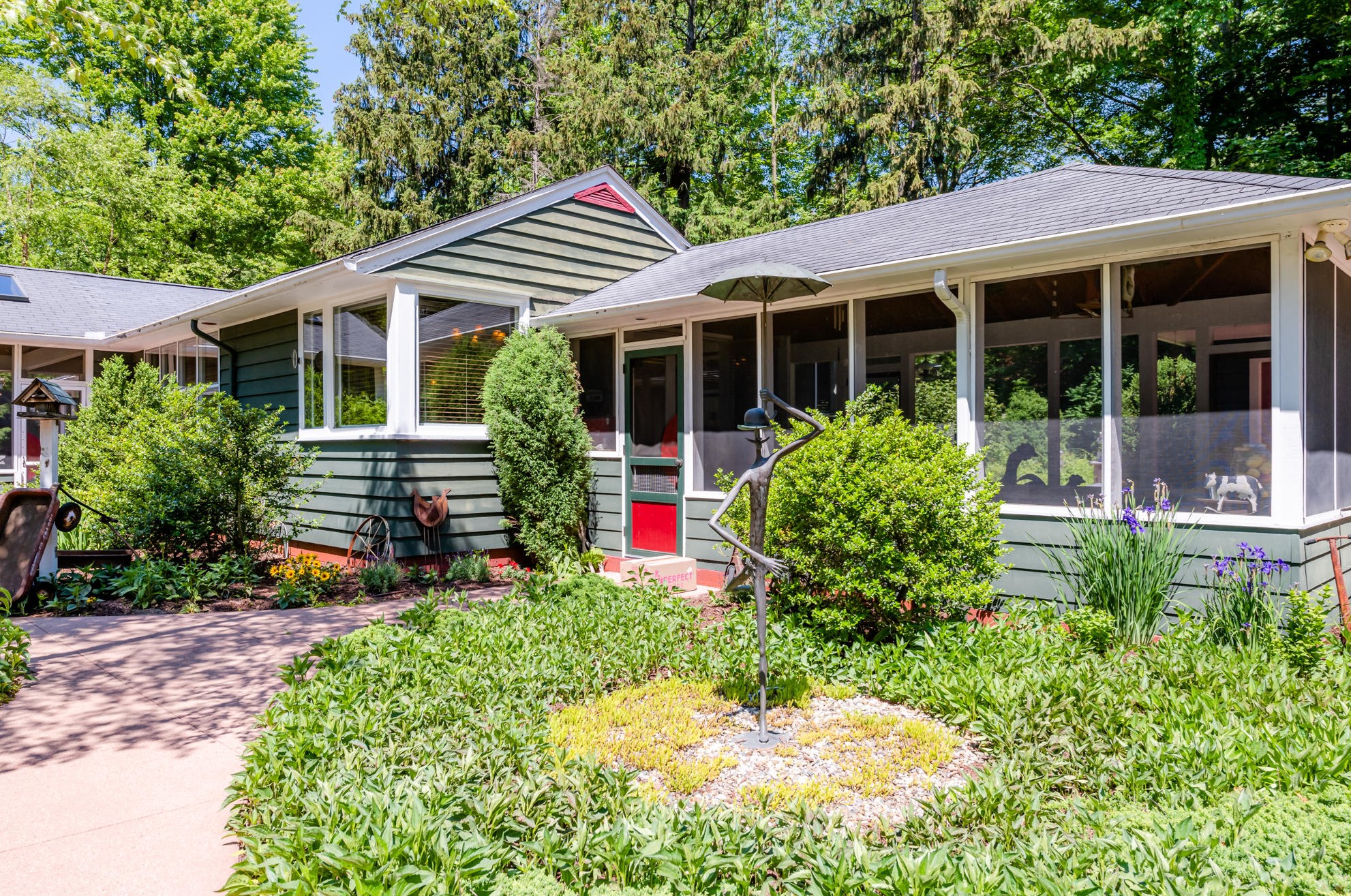 13641 Pepperidge Ln, Harbert, MI 49115